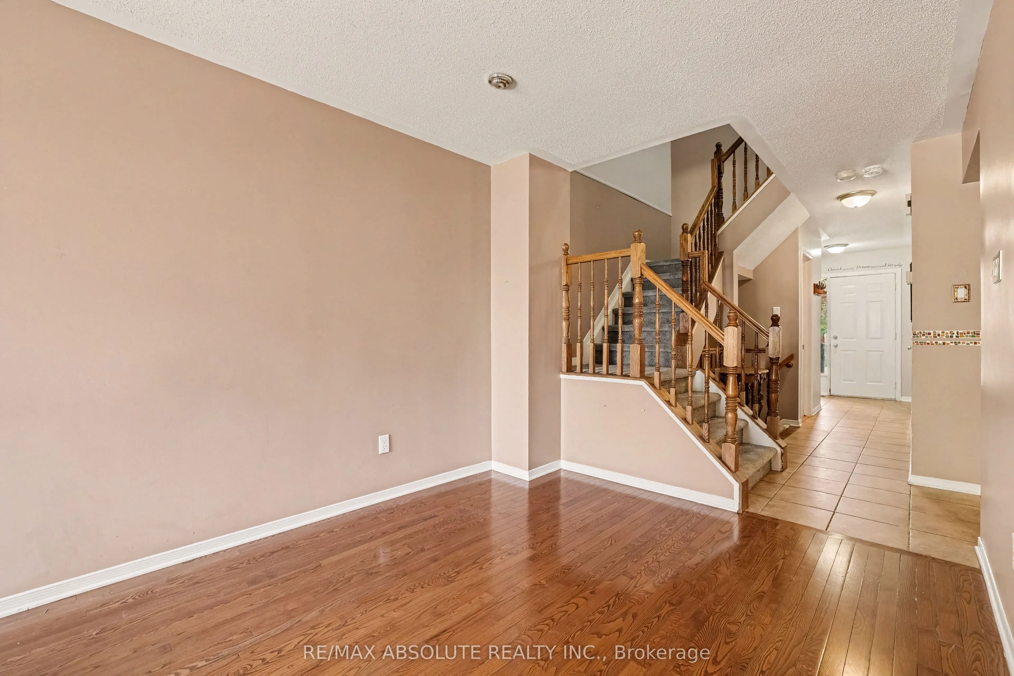 42 Roblyn Way