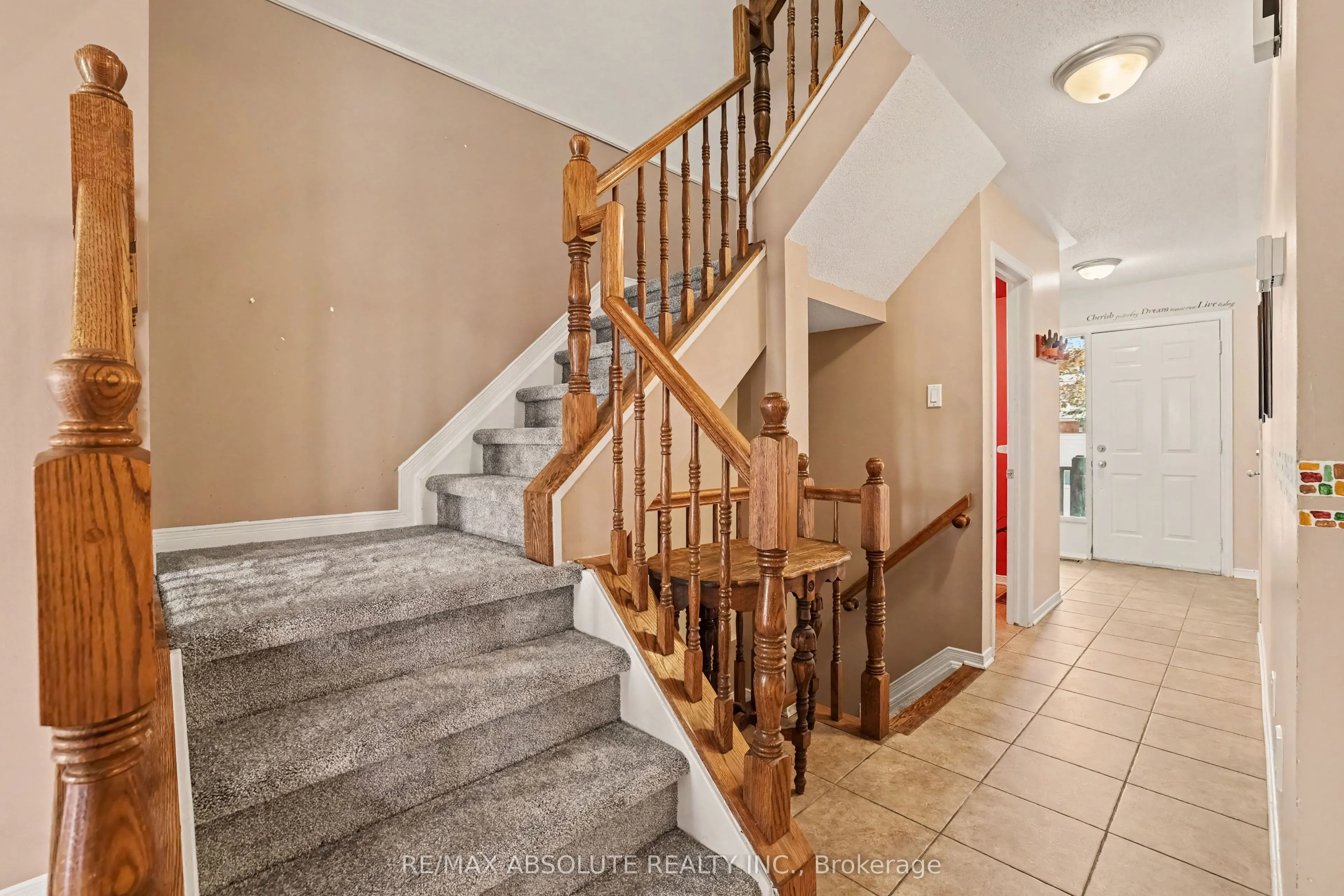 42 Roblyn Way