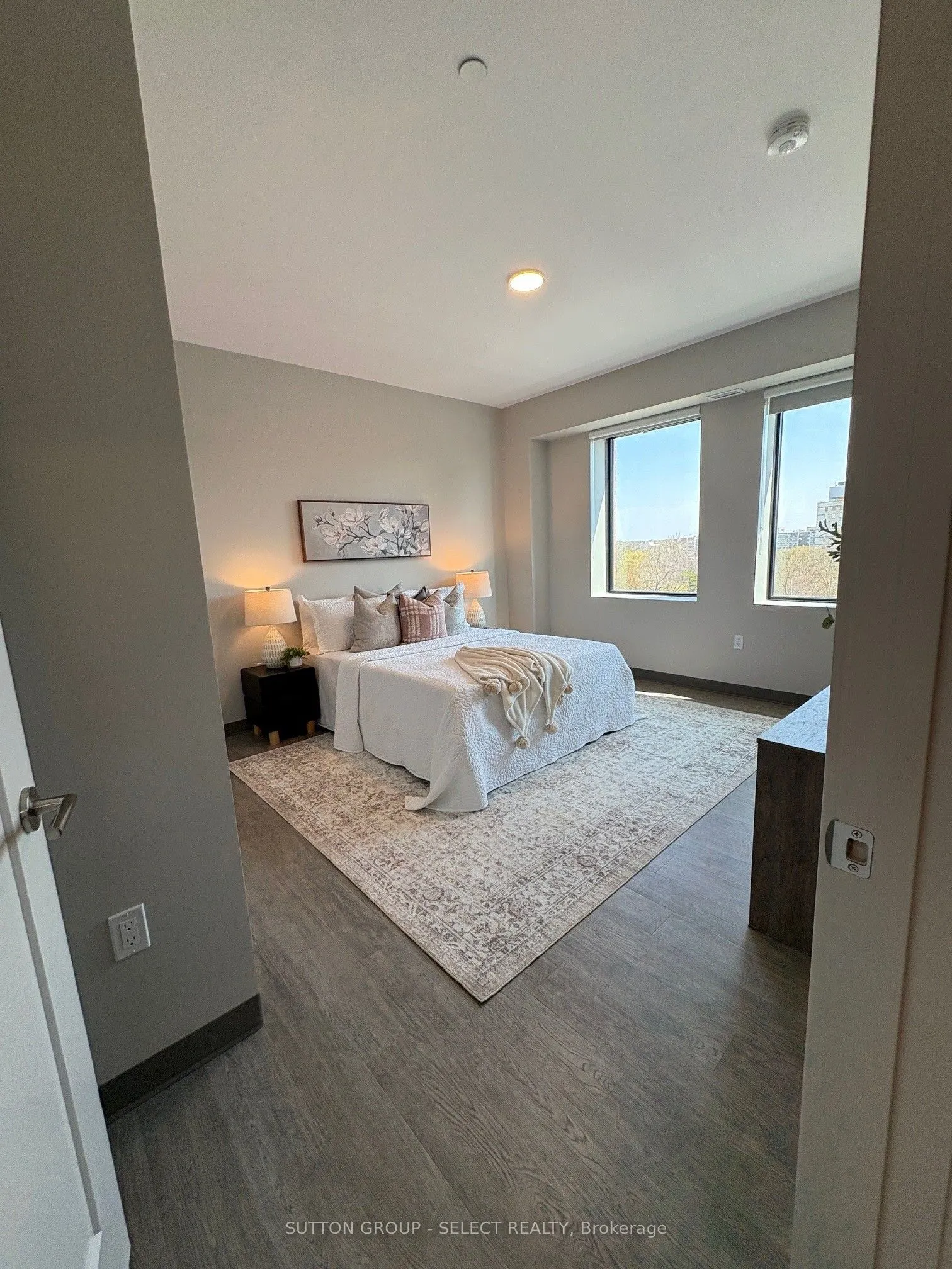 195 Dufferin Avenue #413