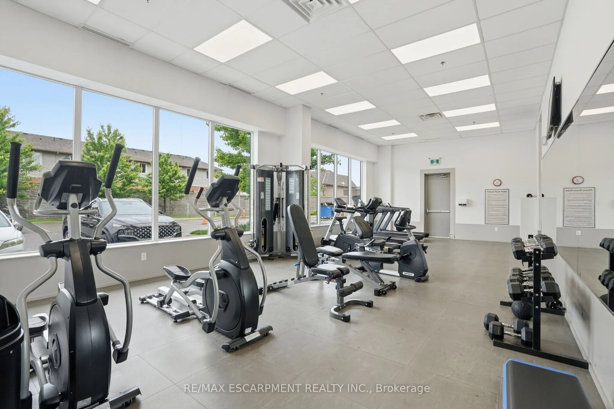 550 North Service Road #1201