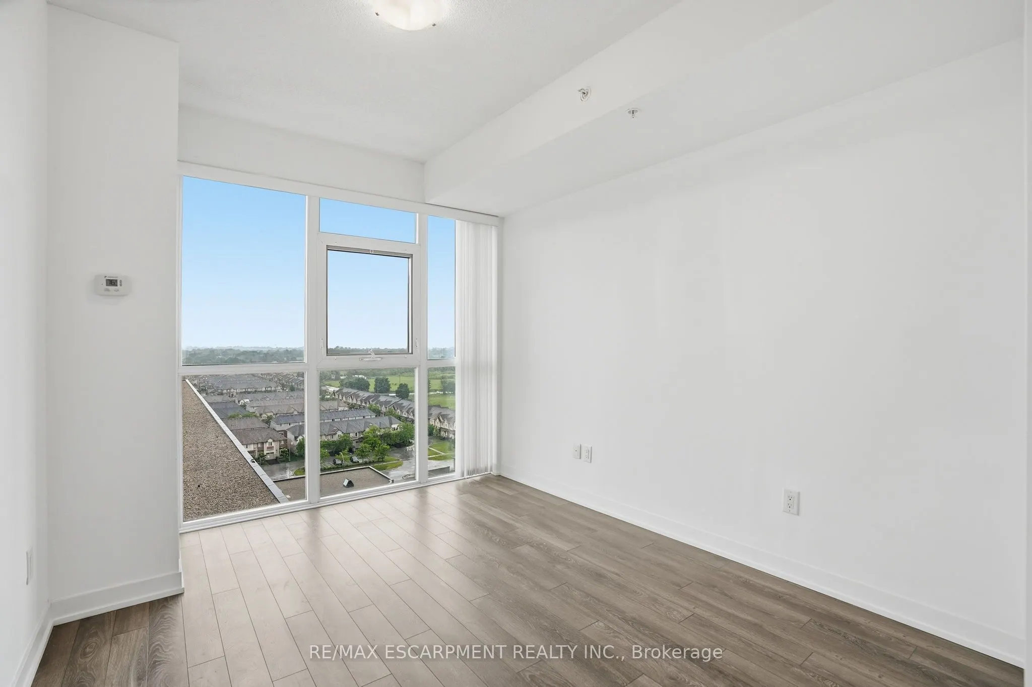 550 North Service Road #1201
