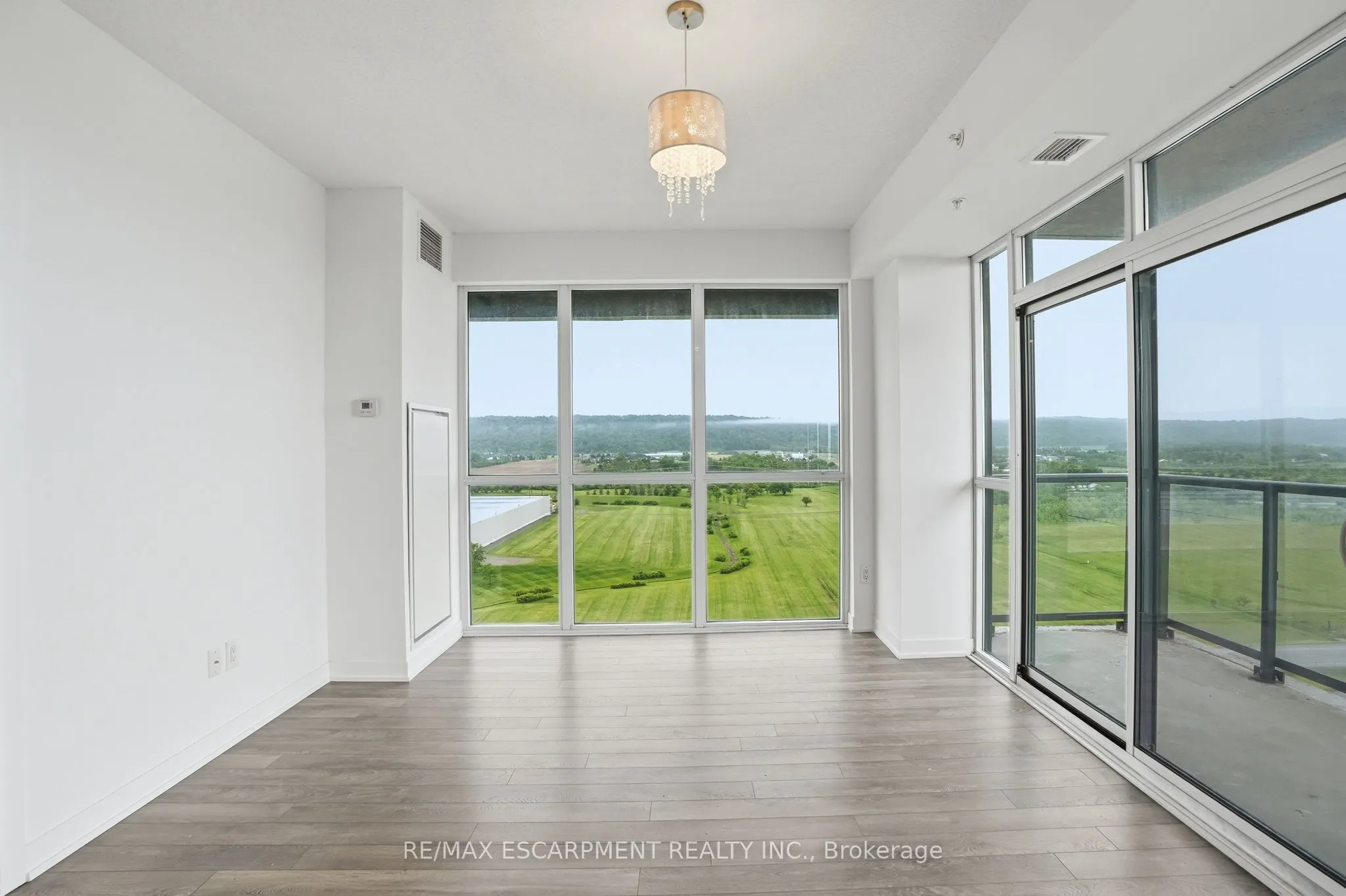 550 North Service Road #1201