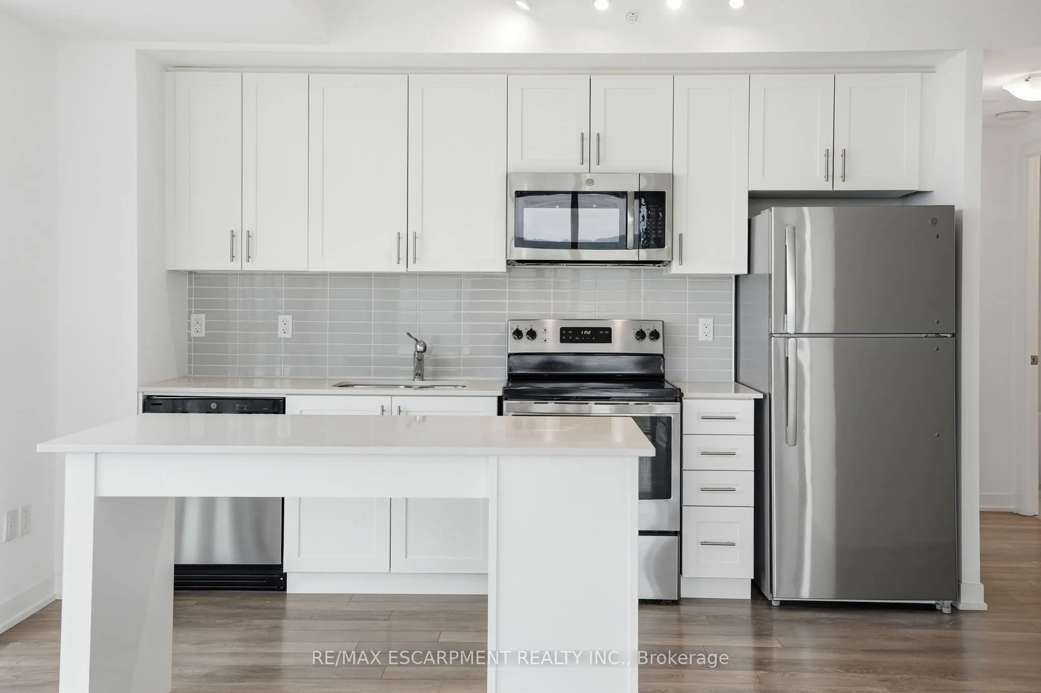 550 North Service Road #1201