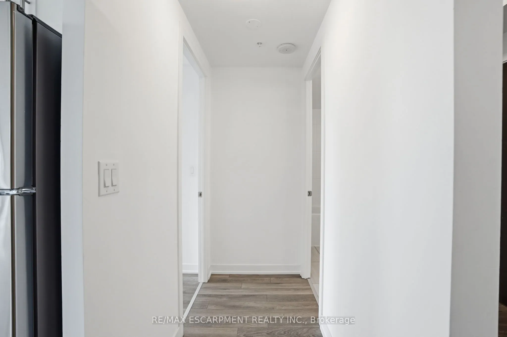 550 North Service Road #1201