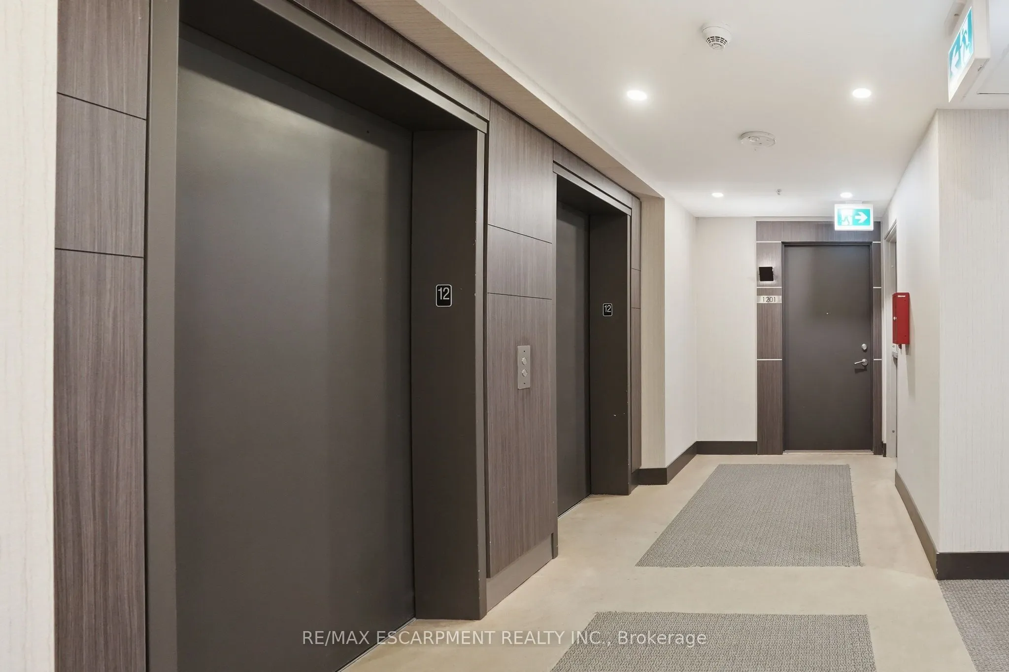 550 North Service Road #1201