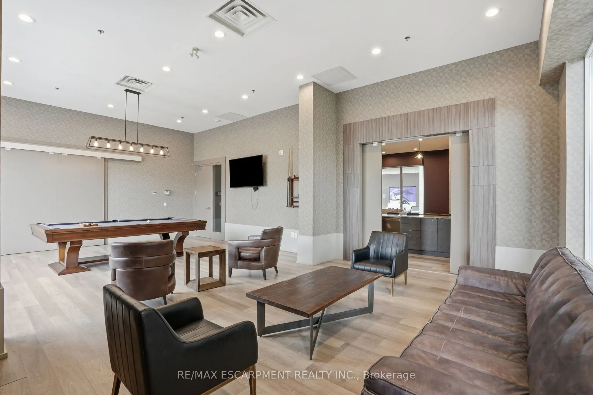 550 North Service Road #1201