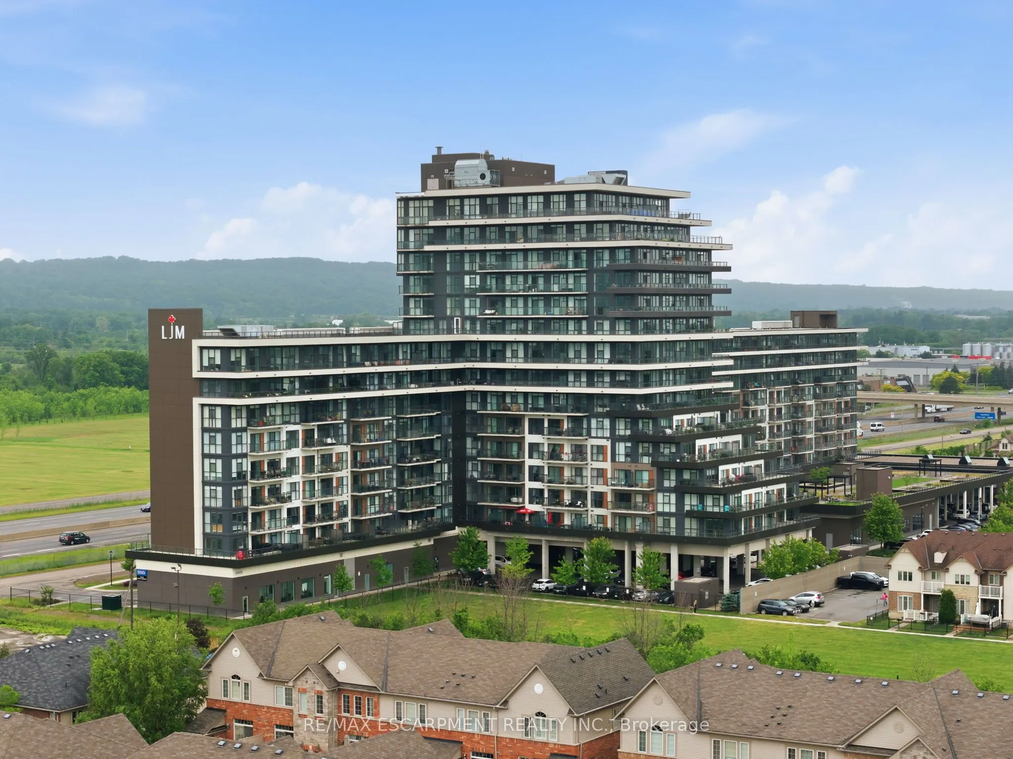 550 North Service Road #1201