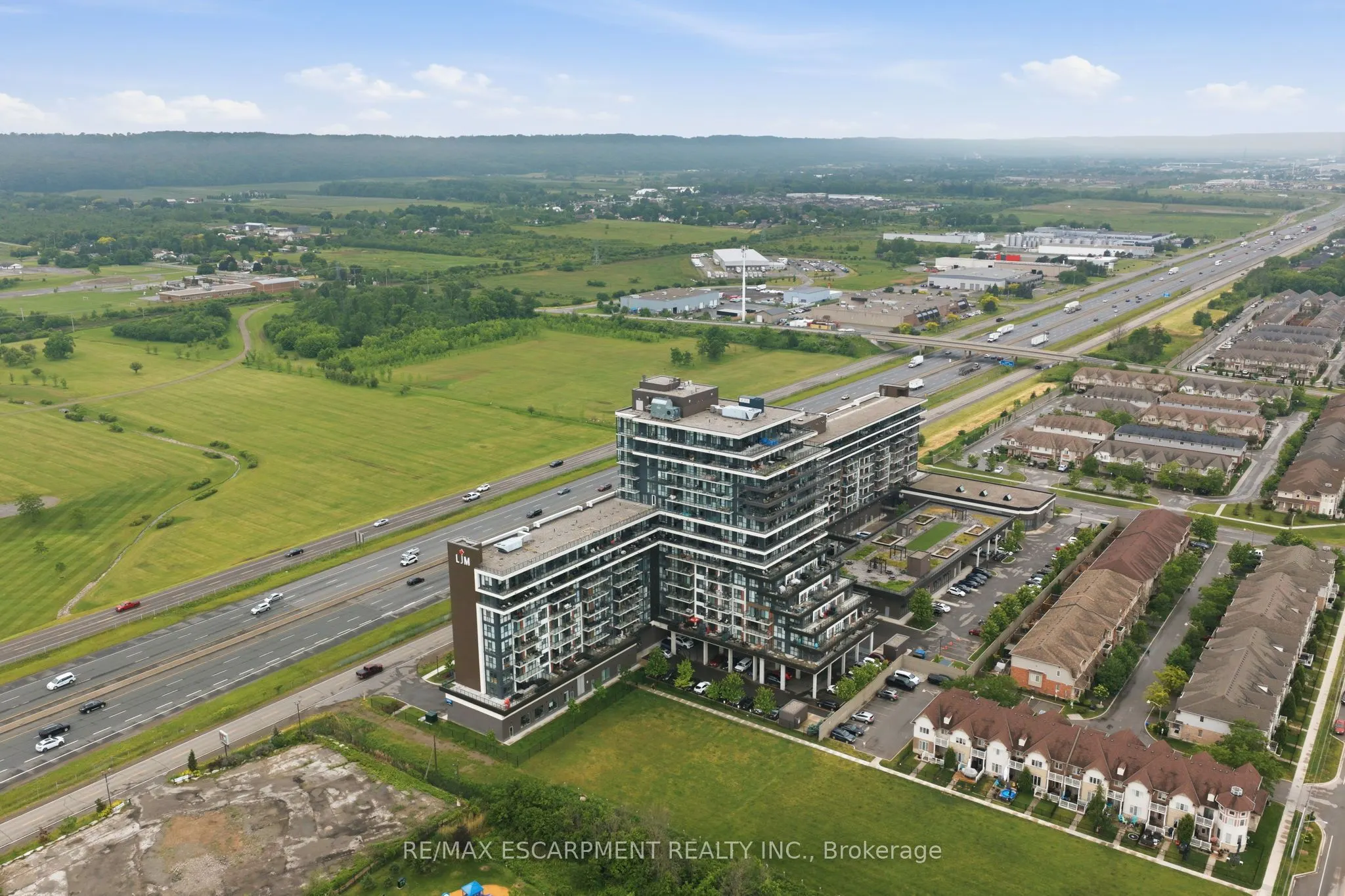 550 North Service Road #1201