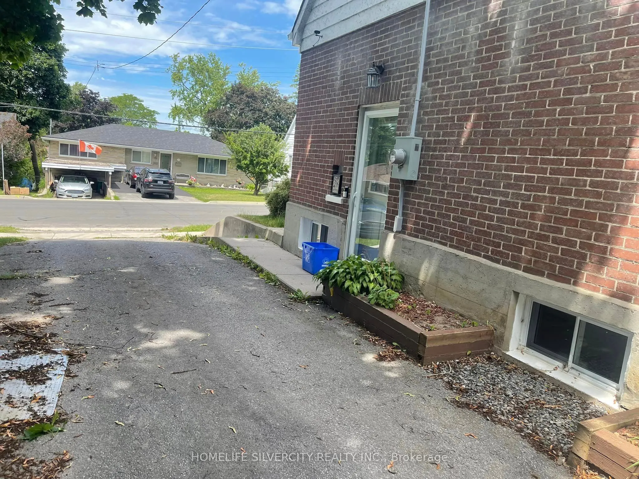 327 Victoria Avenue
