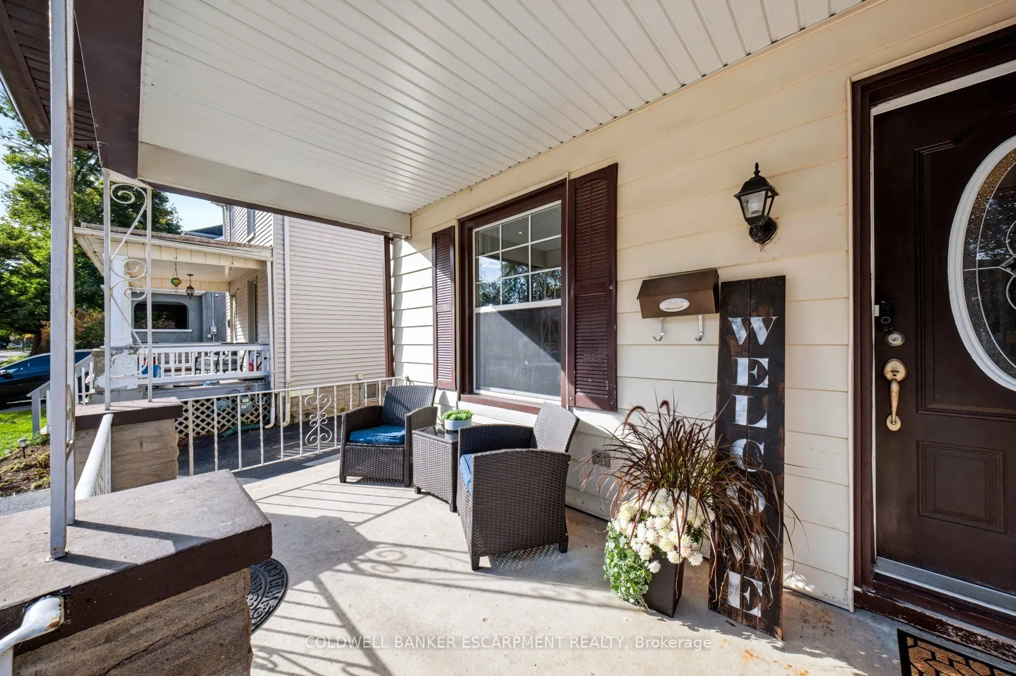 18 Lowrey Avenue N