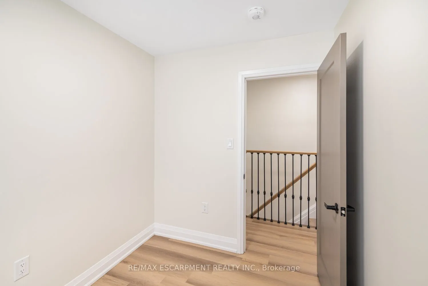 250 ROSSLYN Avenue N
