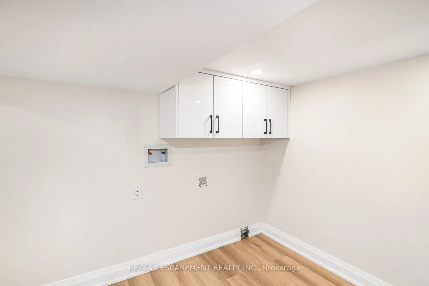 250 ROSSLYN Avenue N