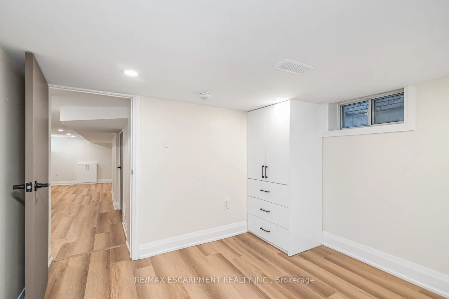 250 ROSSLYN Avenue N