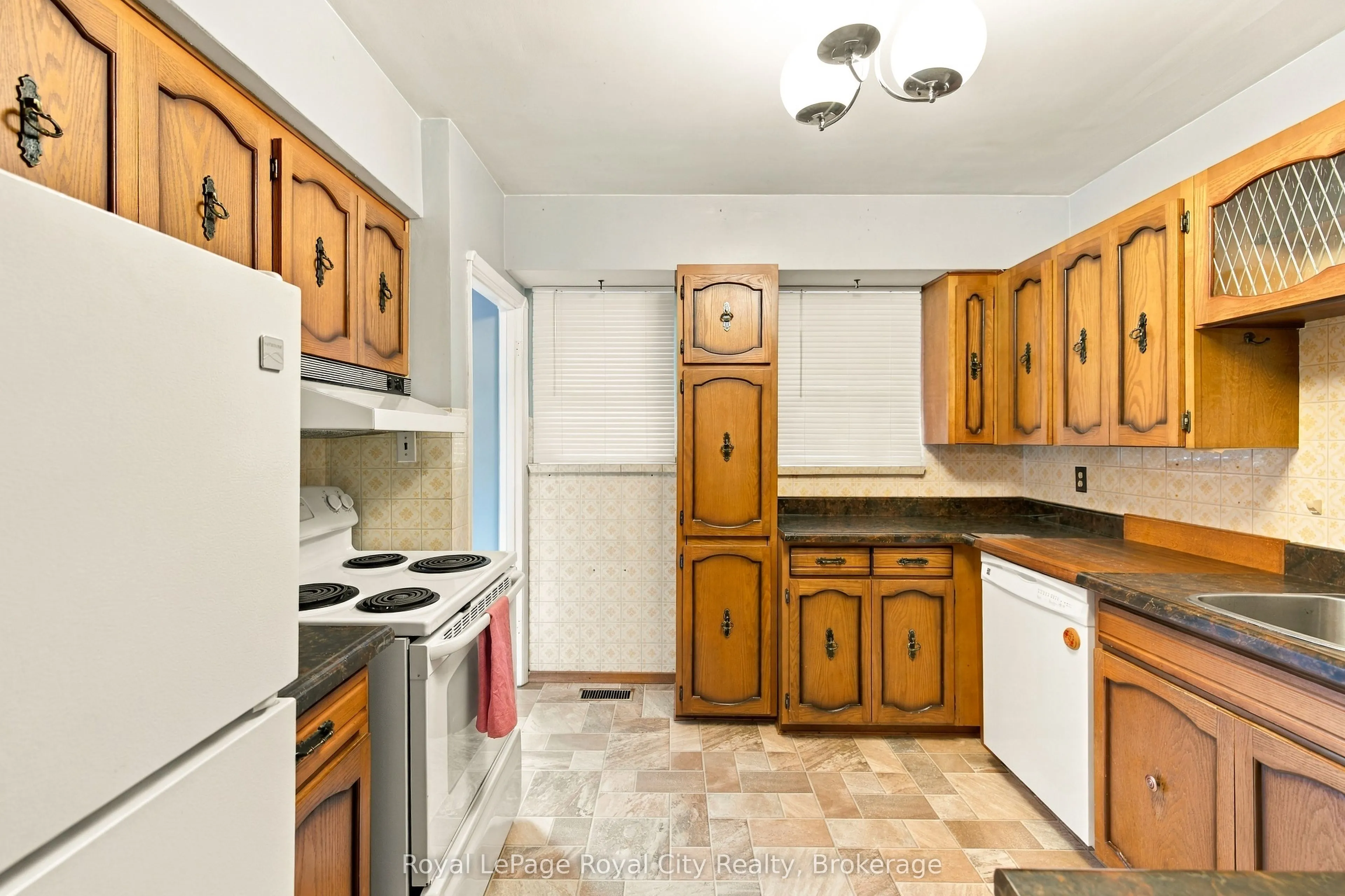 166 Victoria Road N
