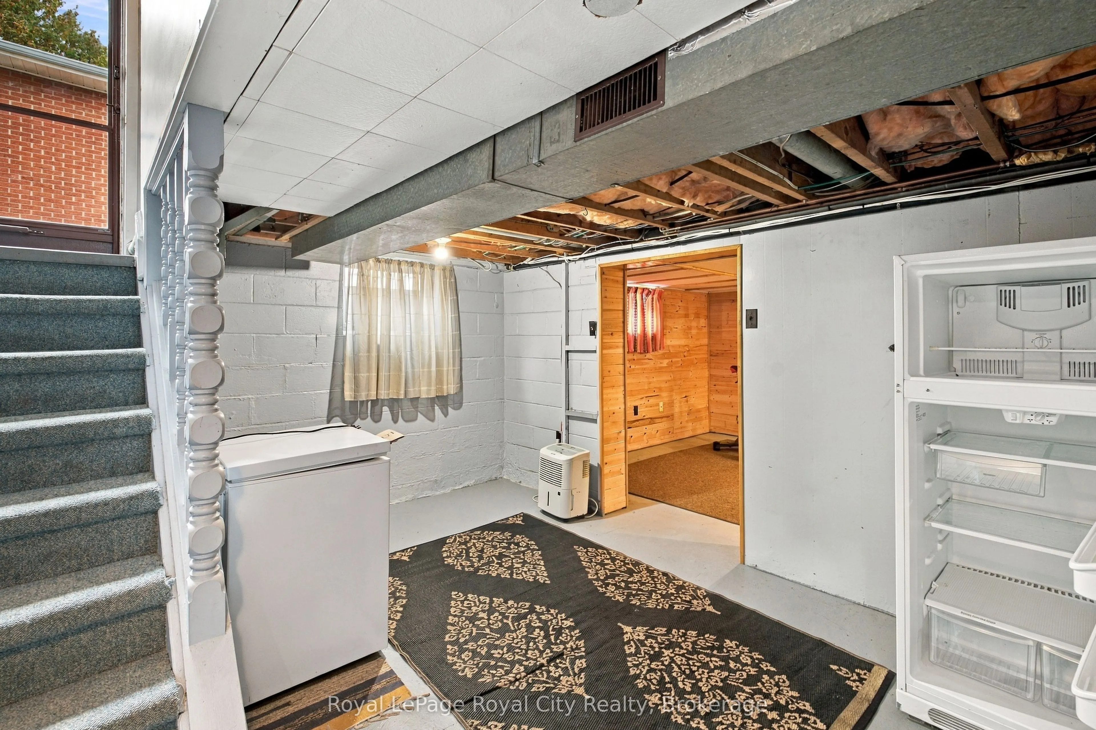 166 Victoria Road N
