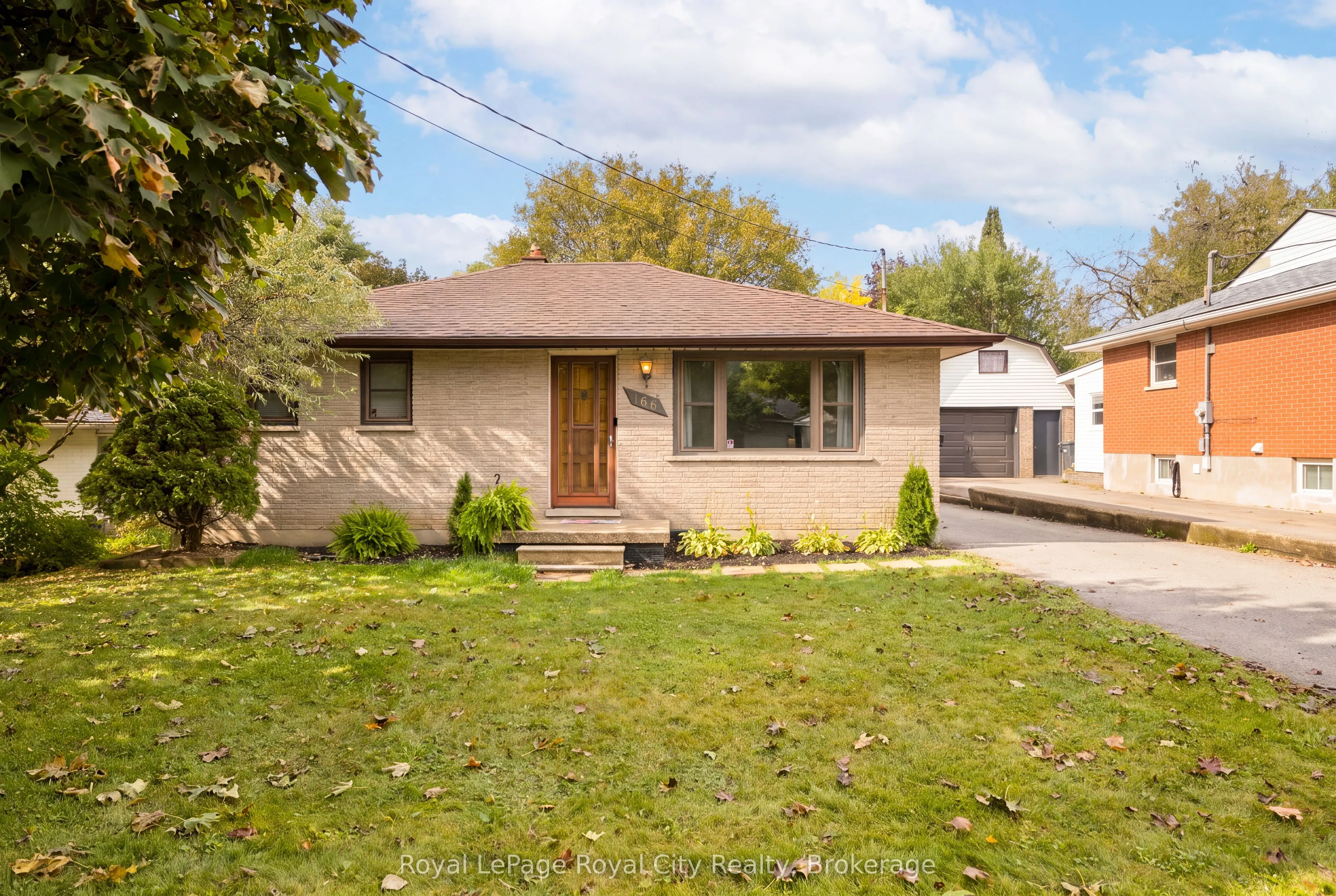 166 Victoria Road N