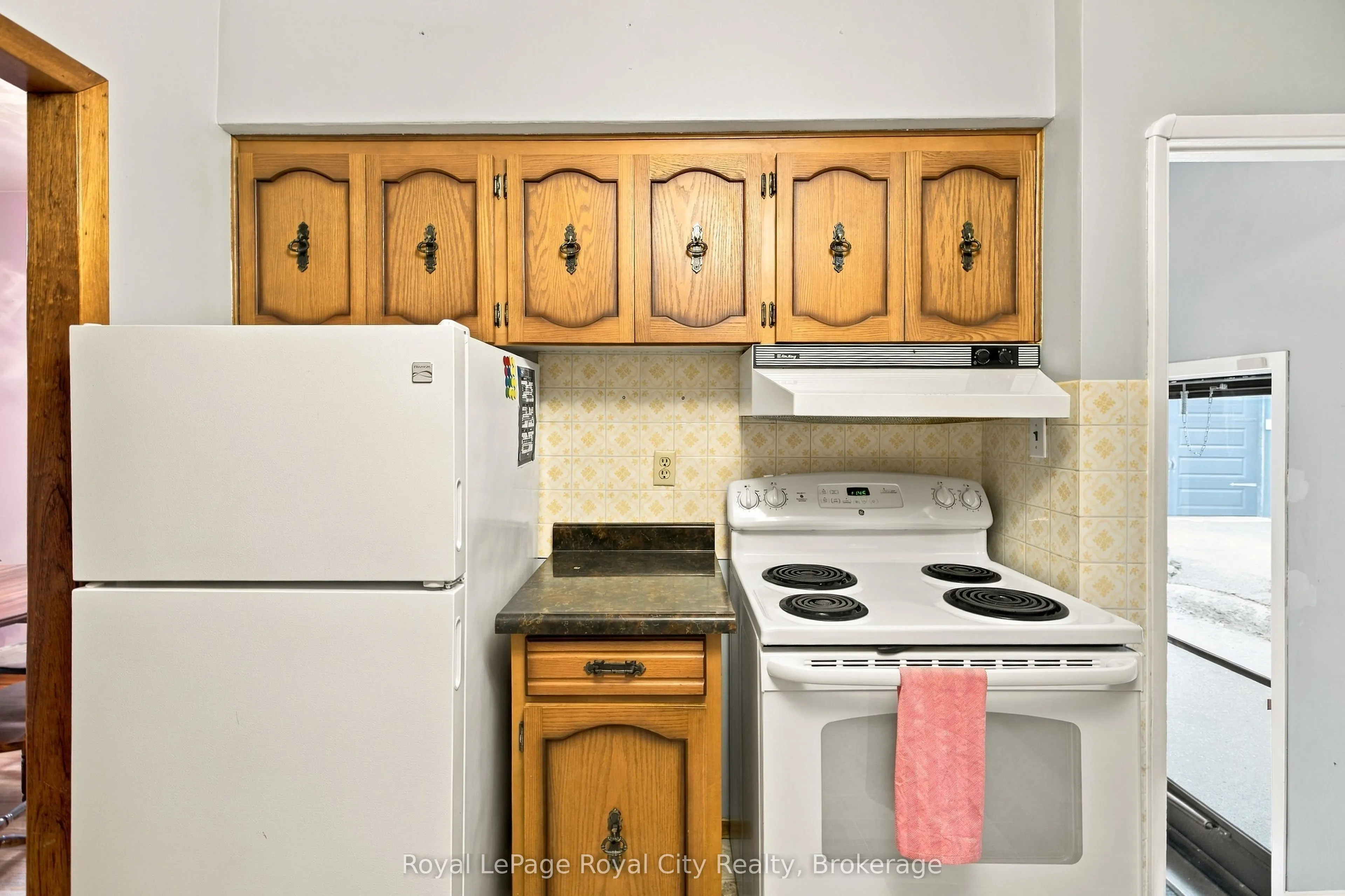 166 Victoria Road N