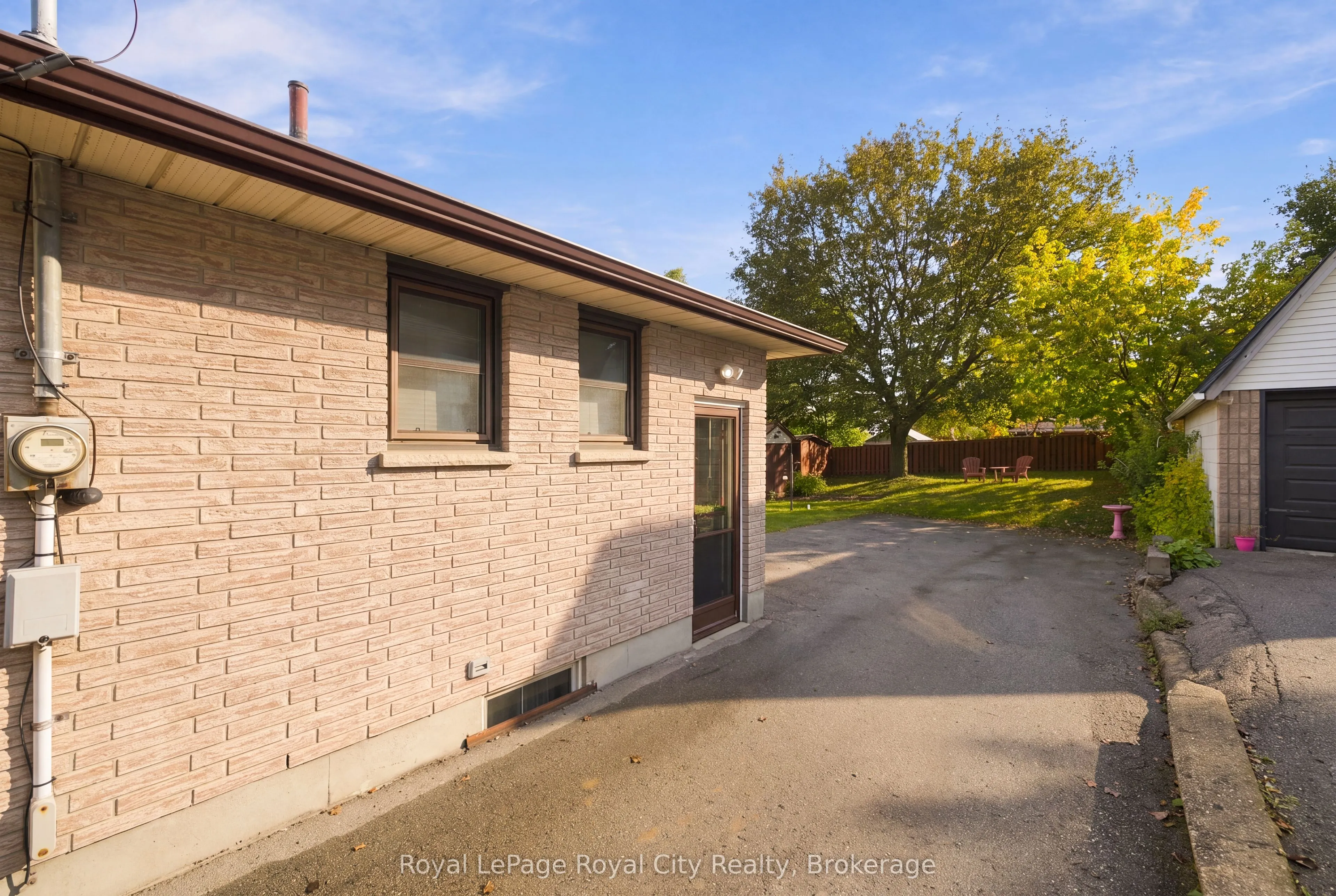 166 Victoria Road N