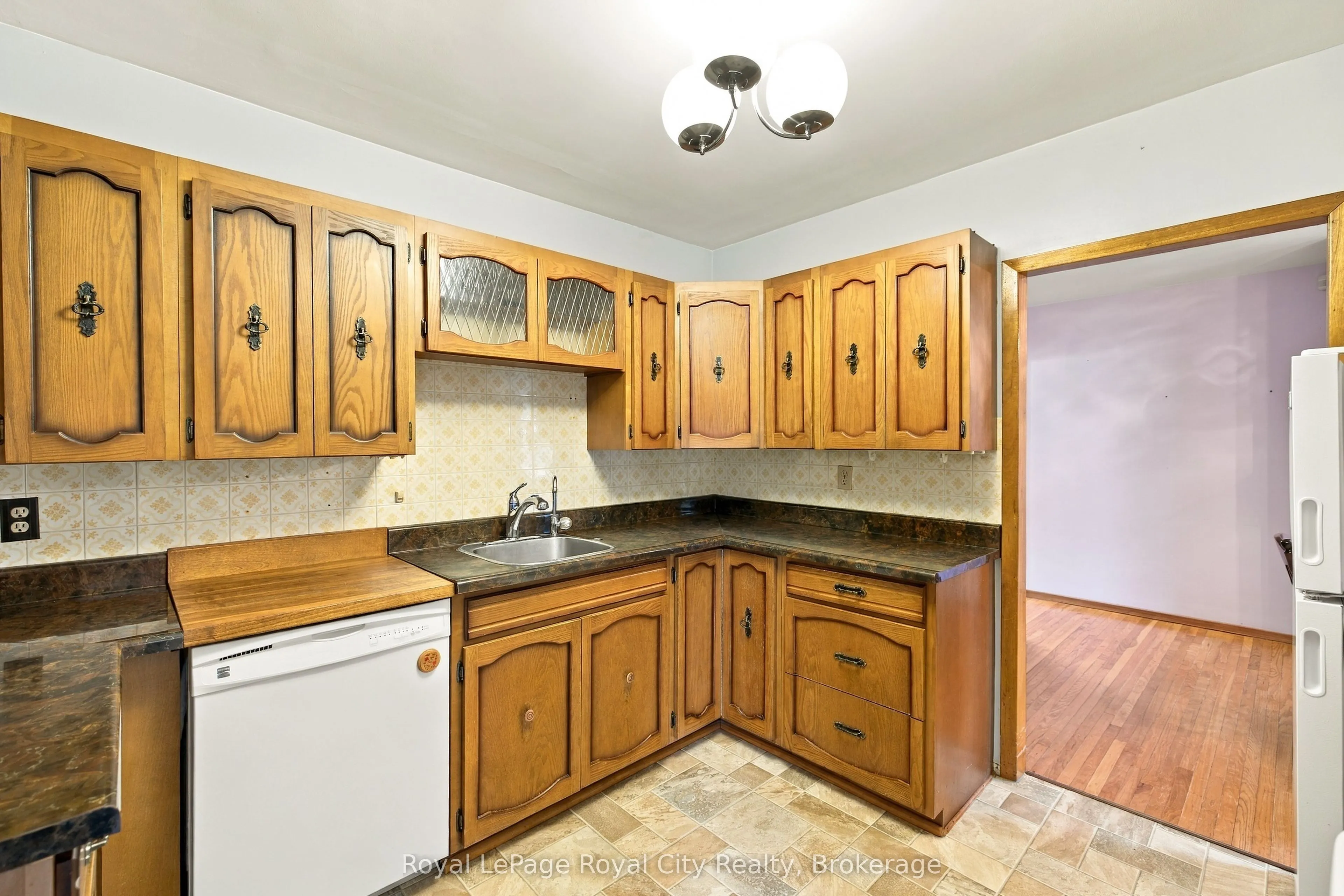 166 Victoria Road N