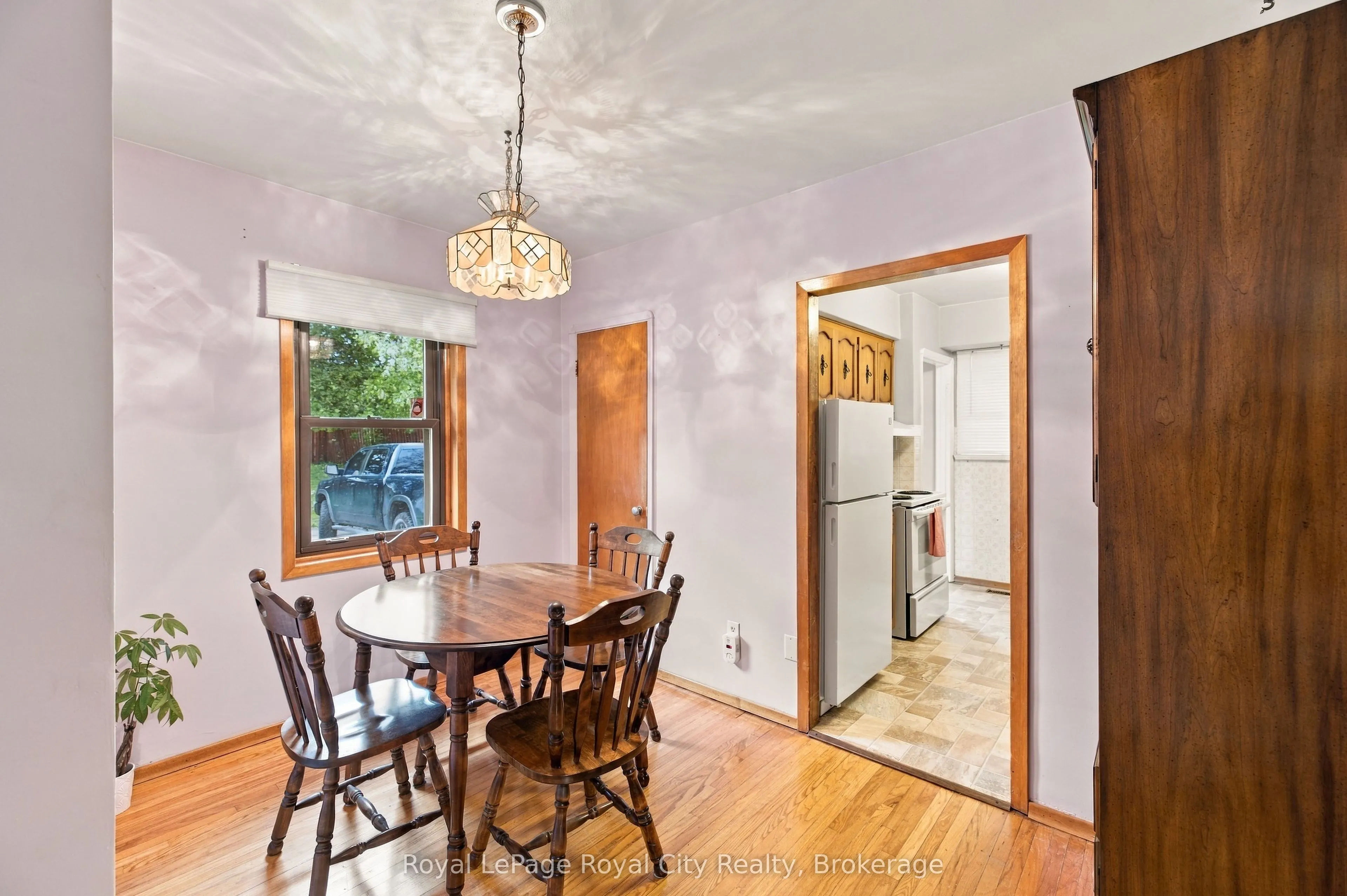 166 Victoria Road N