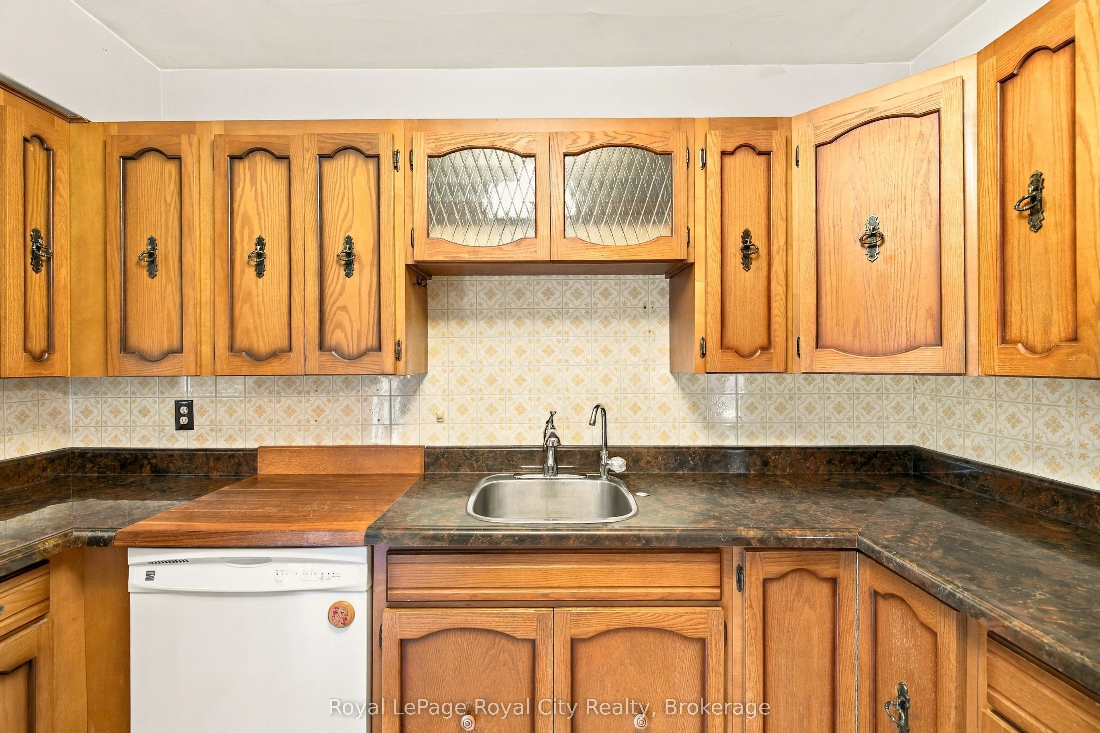 166 Victoria Road N