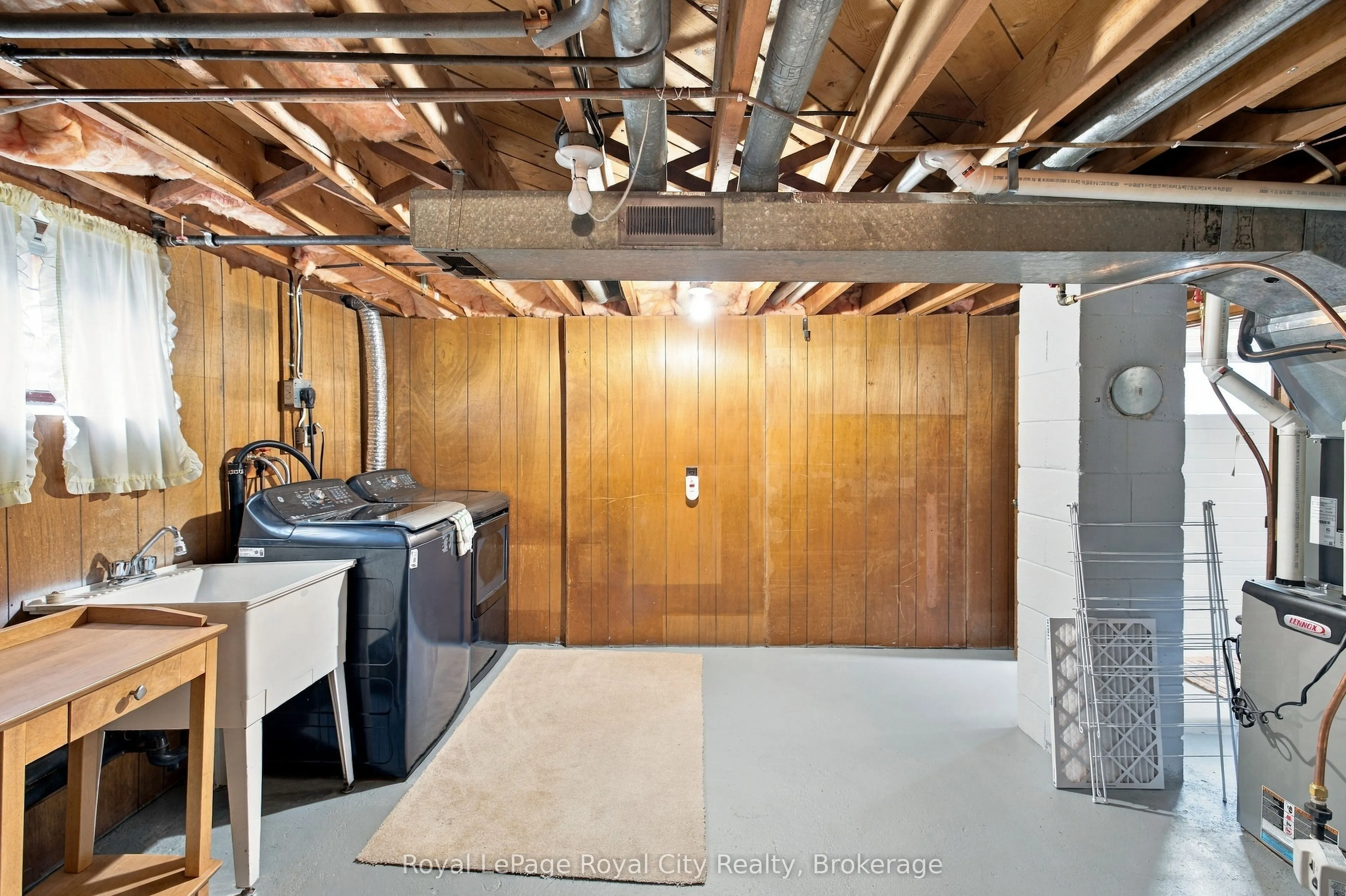 166 Victoria Road N