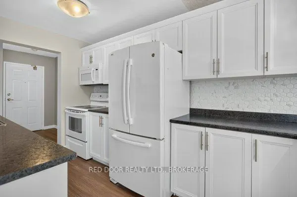 1600 Adelaide Street N #511