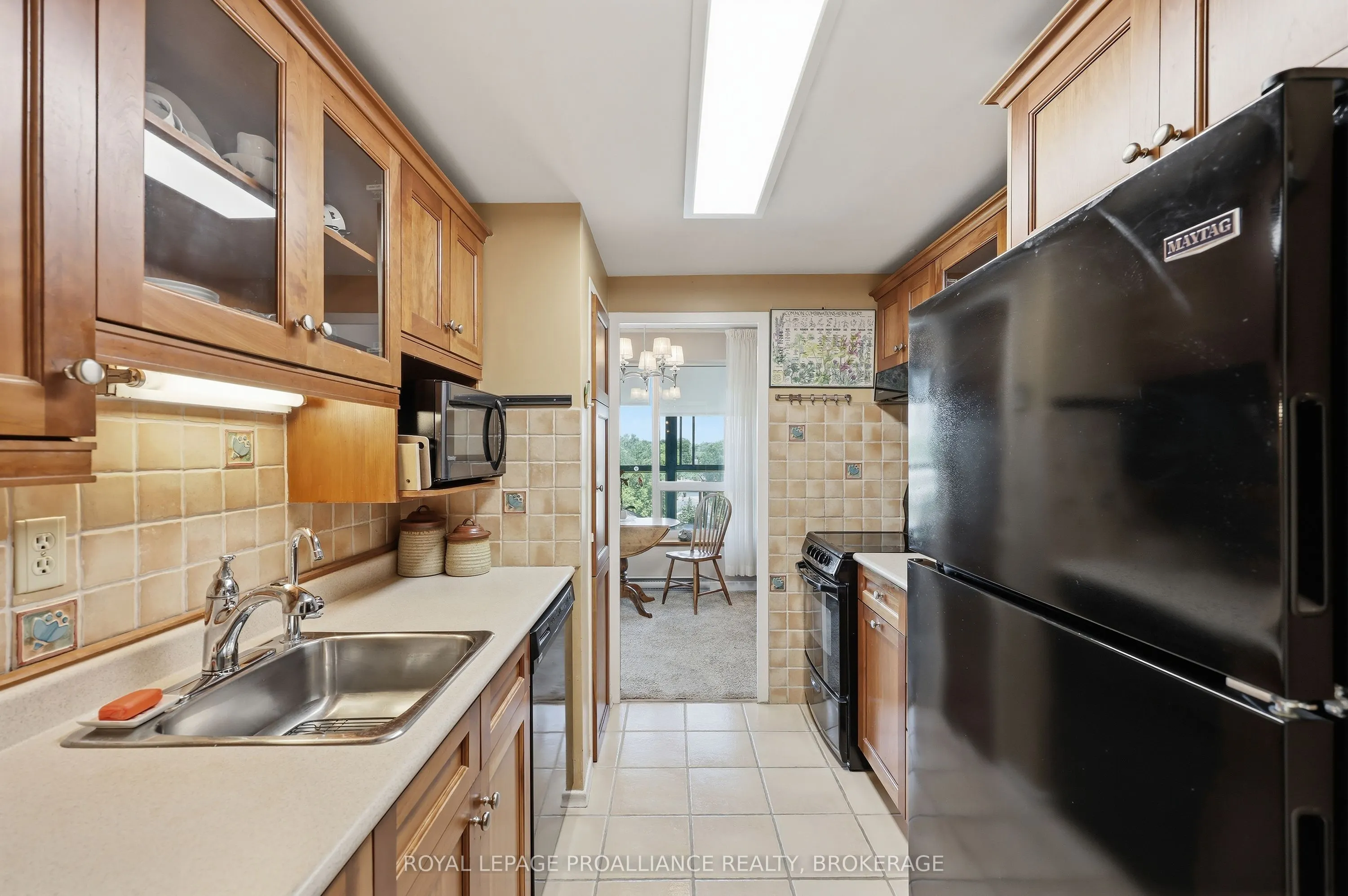 2 Mowat Avenue #806