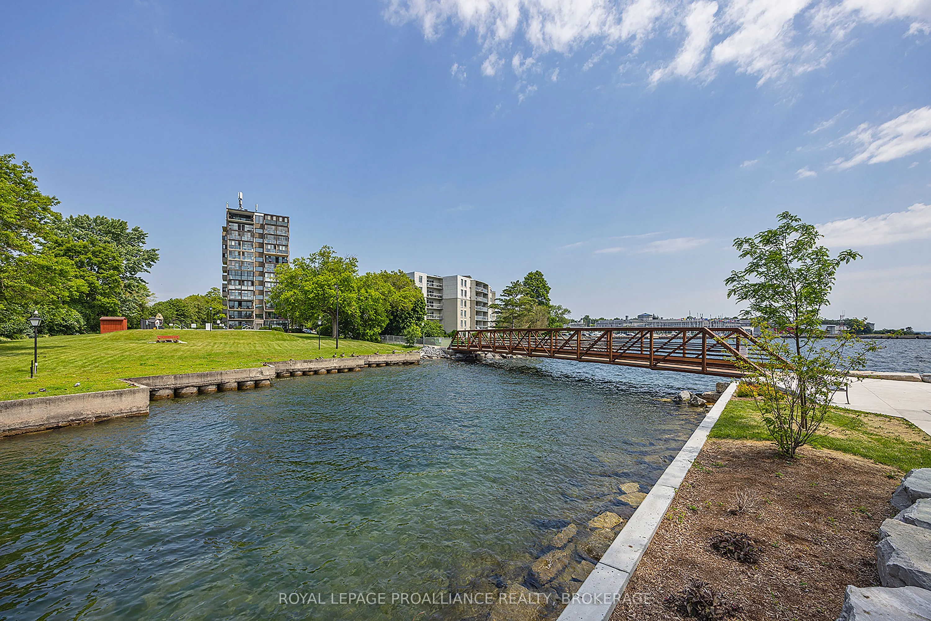 2 Mowat Avenue #806