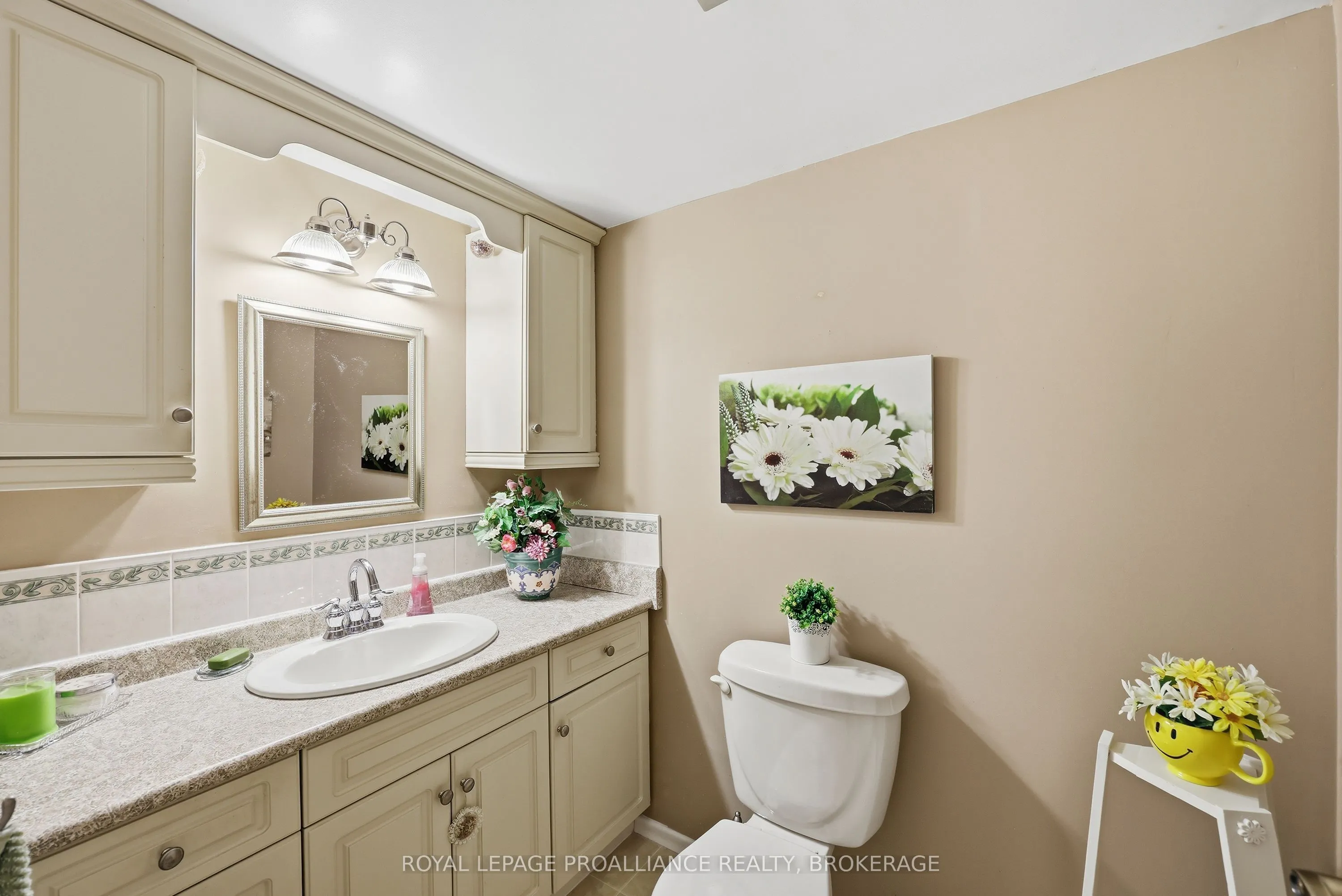 2 Mowat Avenue #806