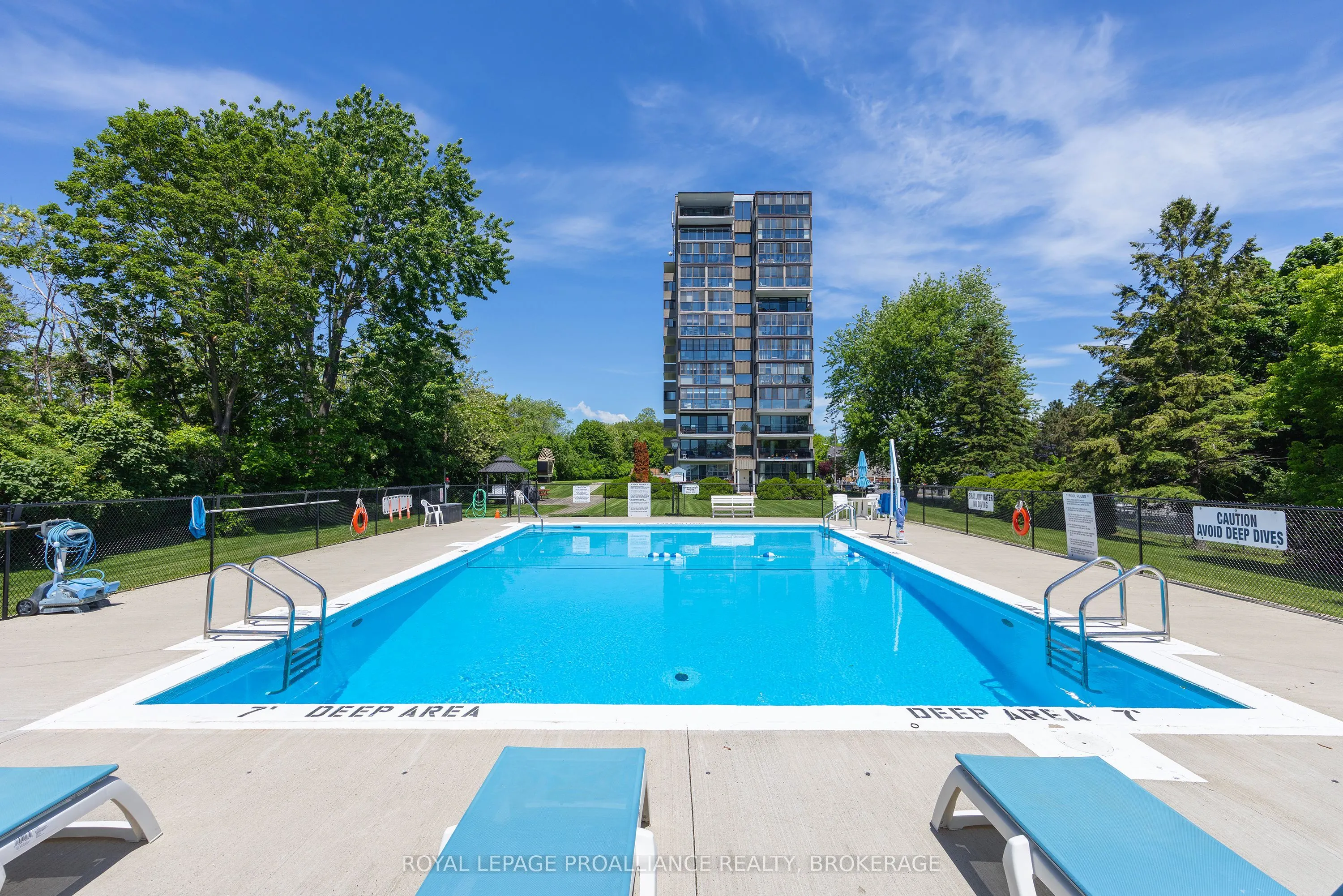 2 Mowat Avenue #806