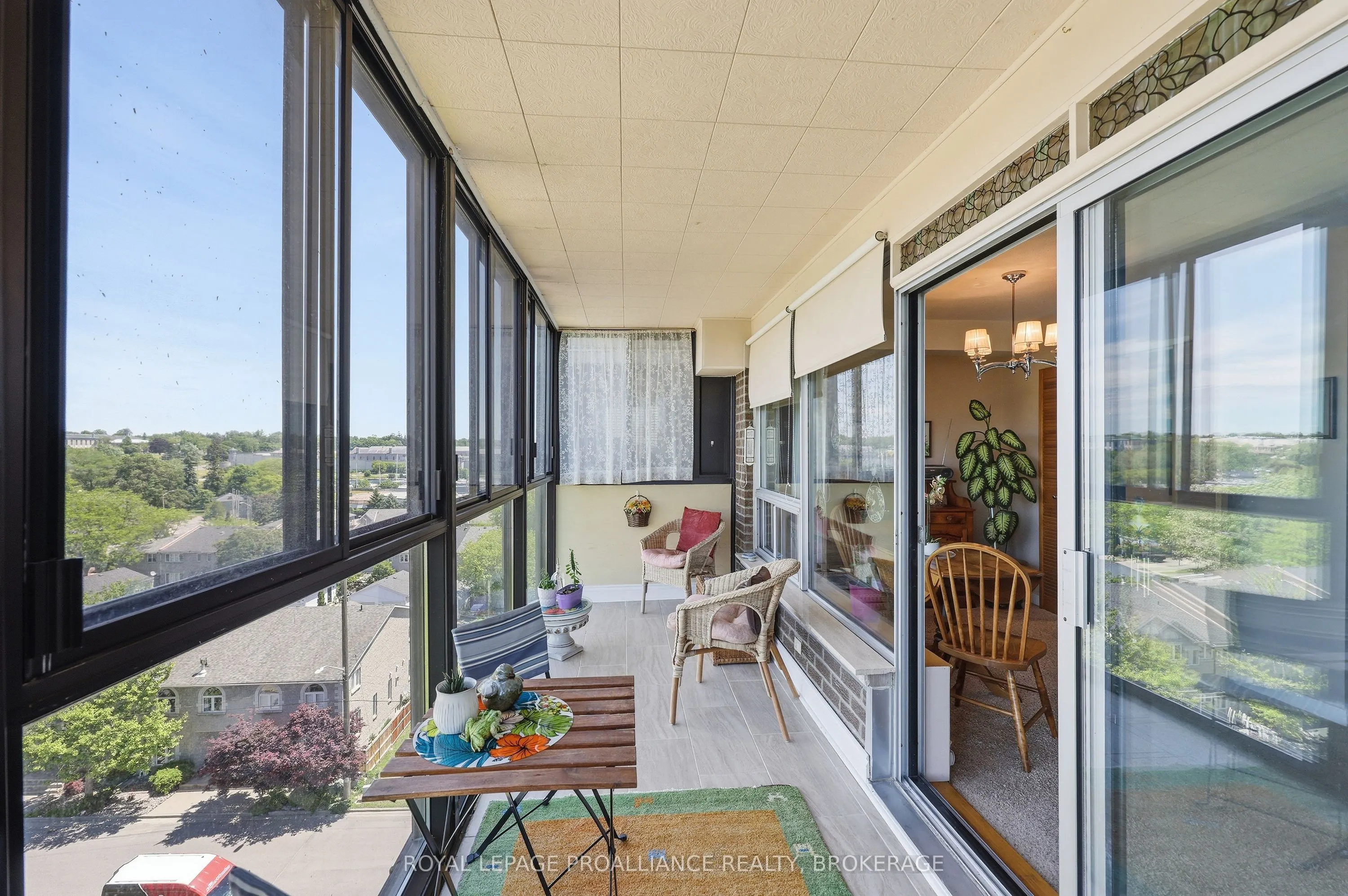 2 Mowat Avenue #806