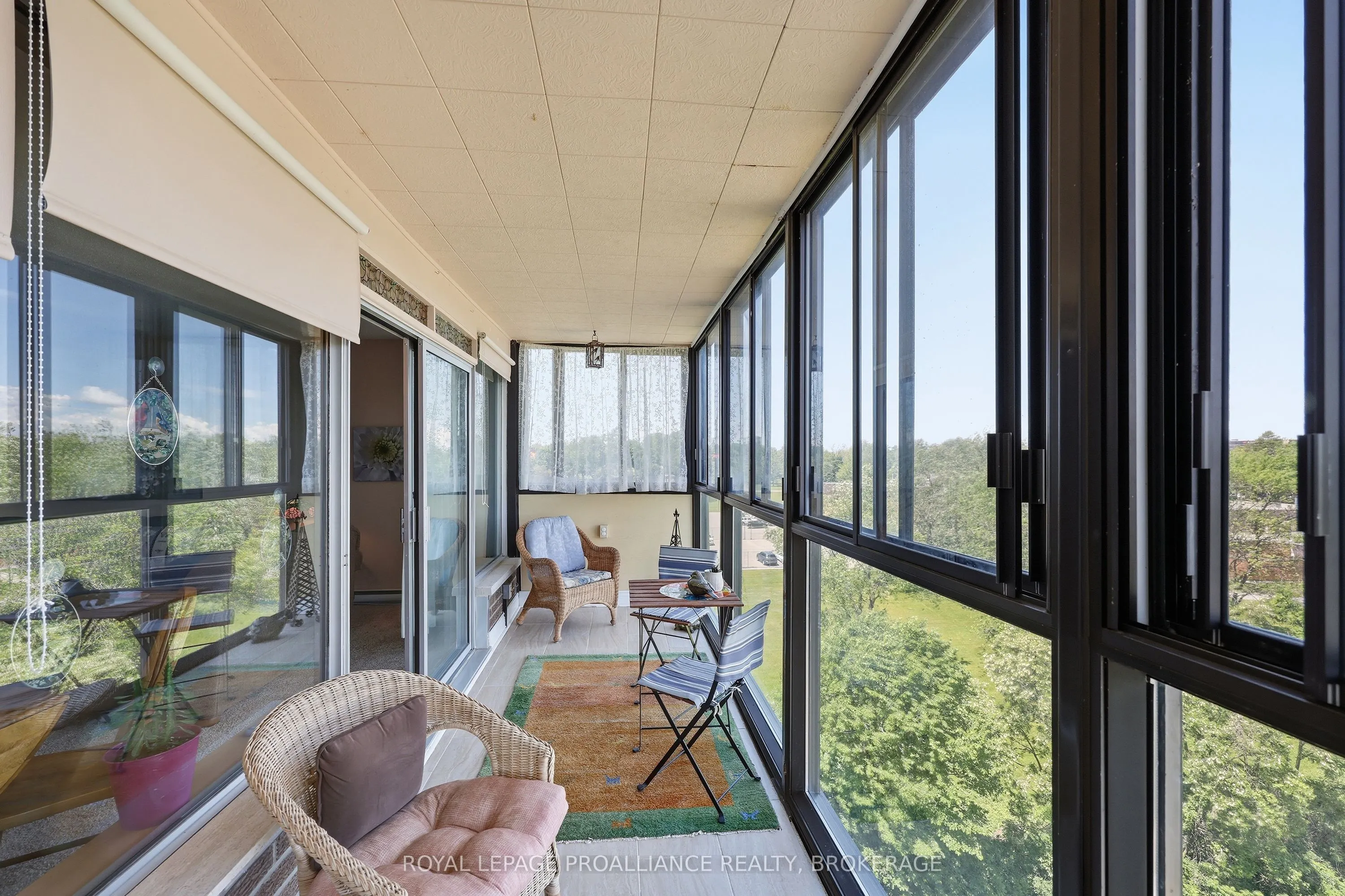 2 Mowat Avenue #806