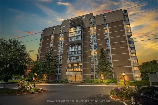 2 Mowat Avenue #806