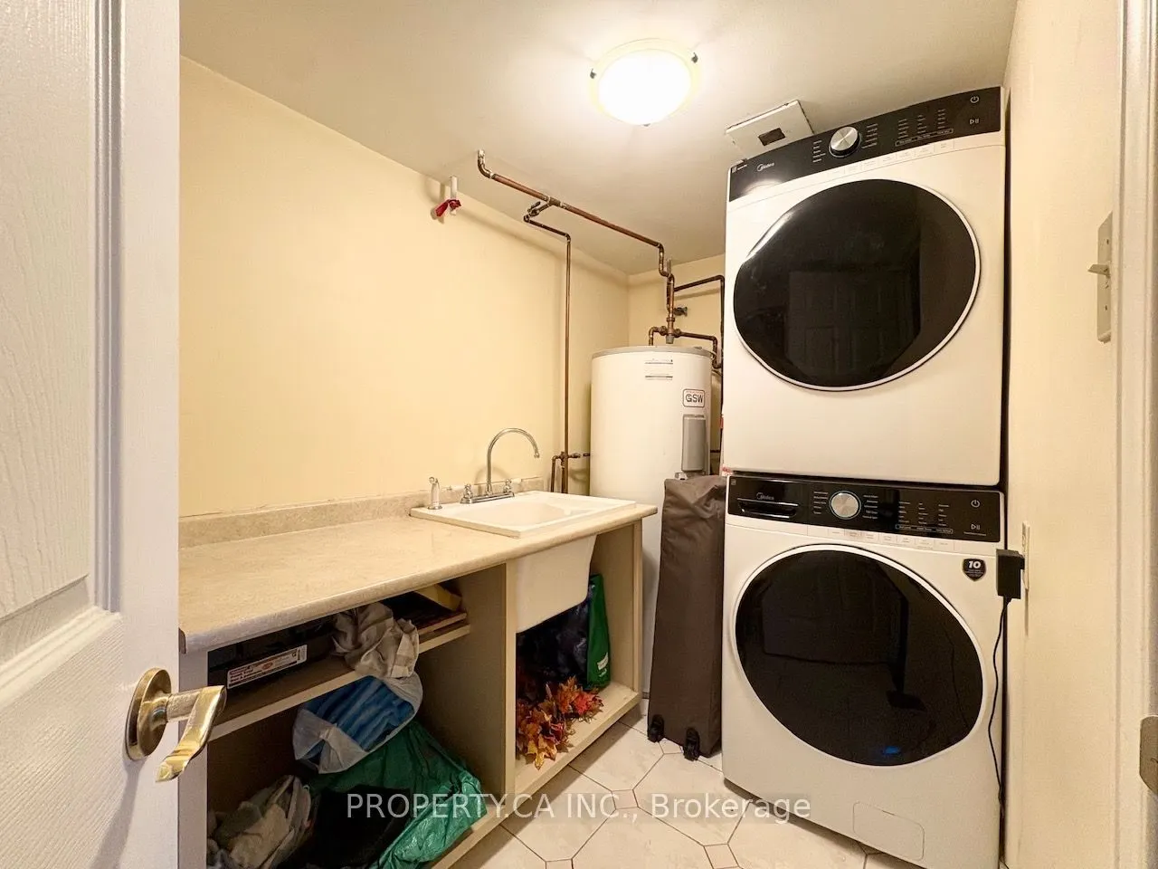 67 Caroline Street S #4A