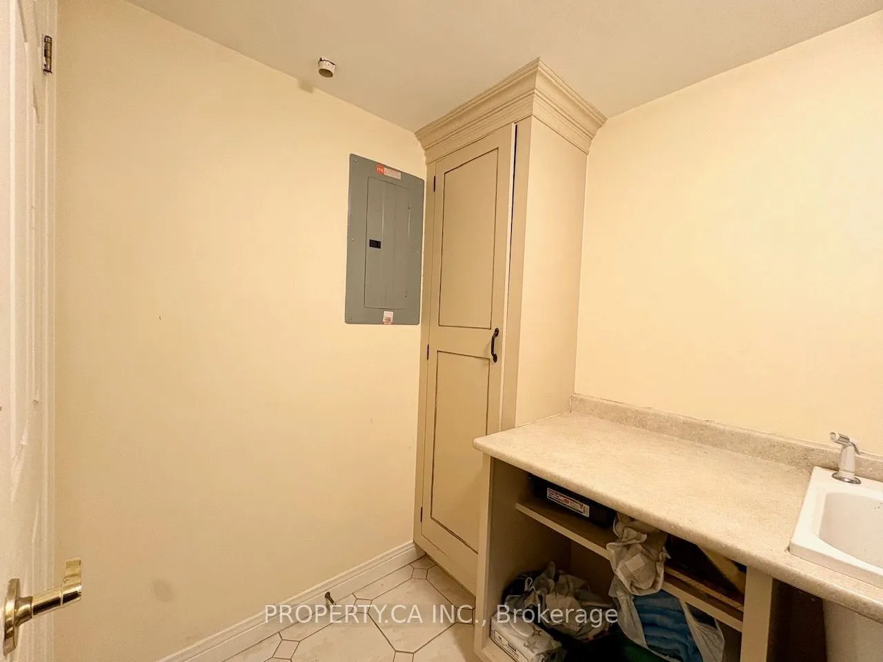 67 Caroline Street S #4A