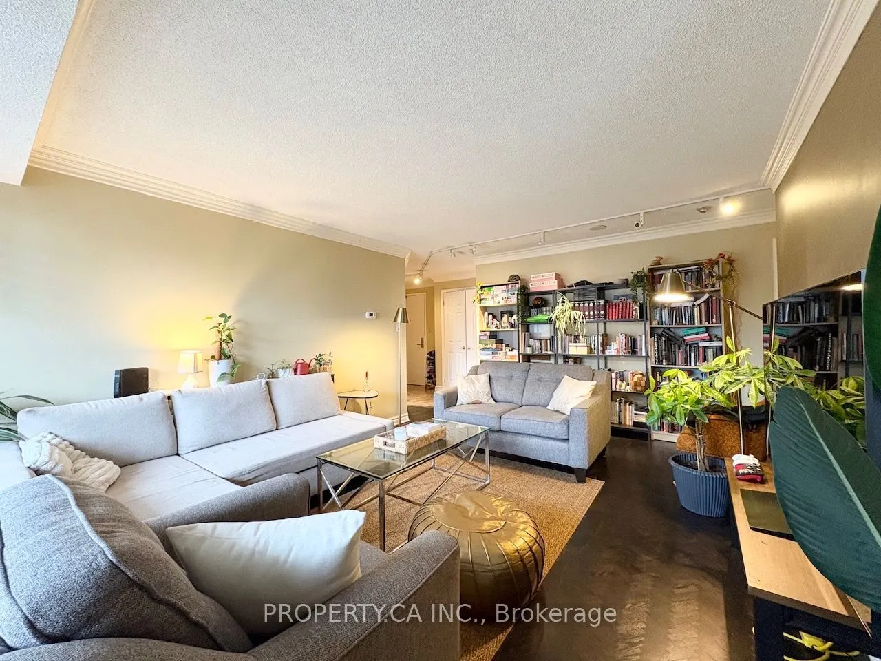 67 Caroline Street S #4A
