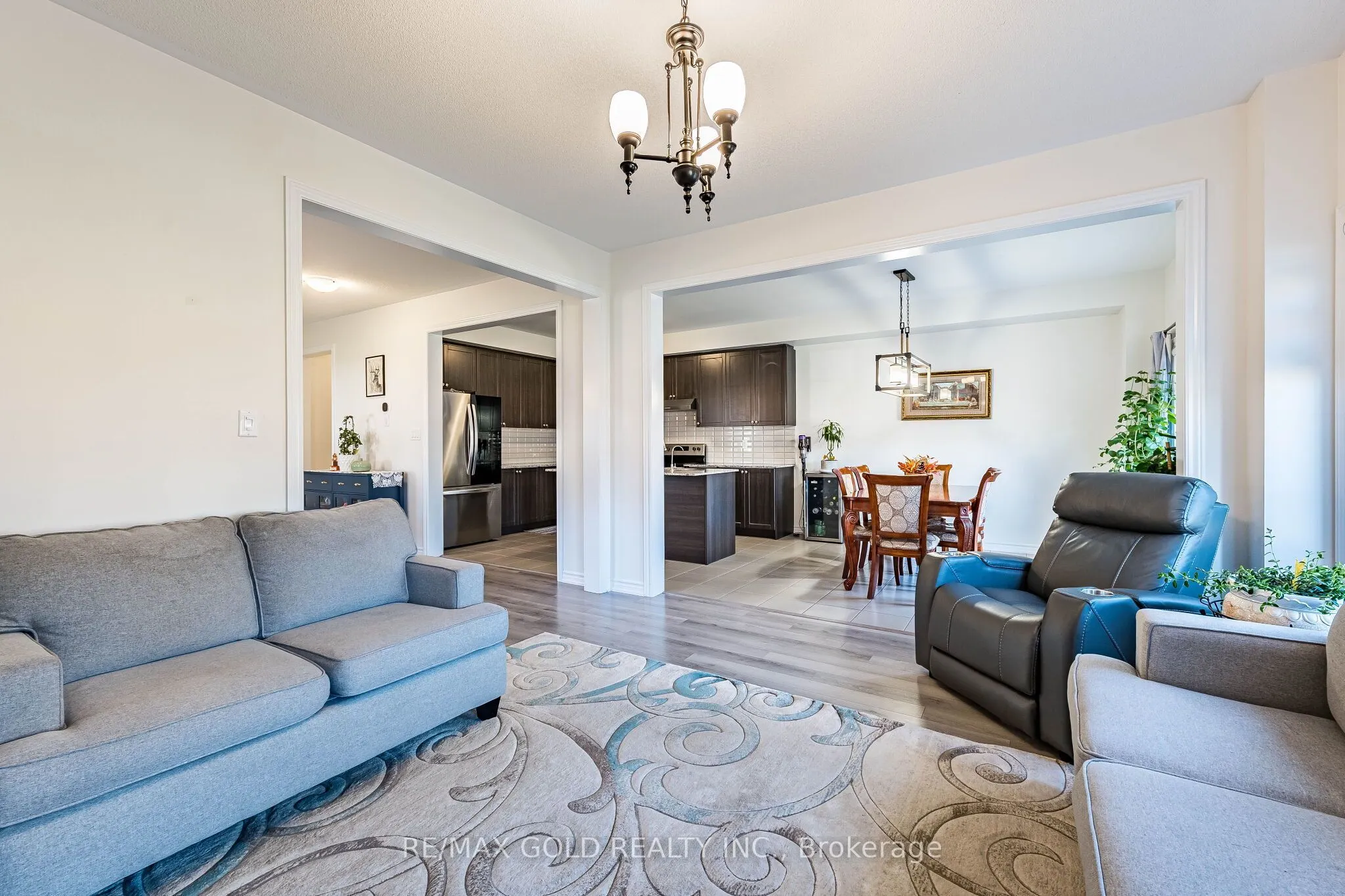 298 Ridley Crescent