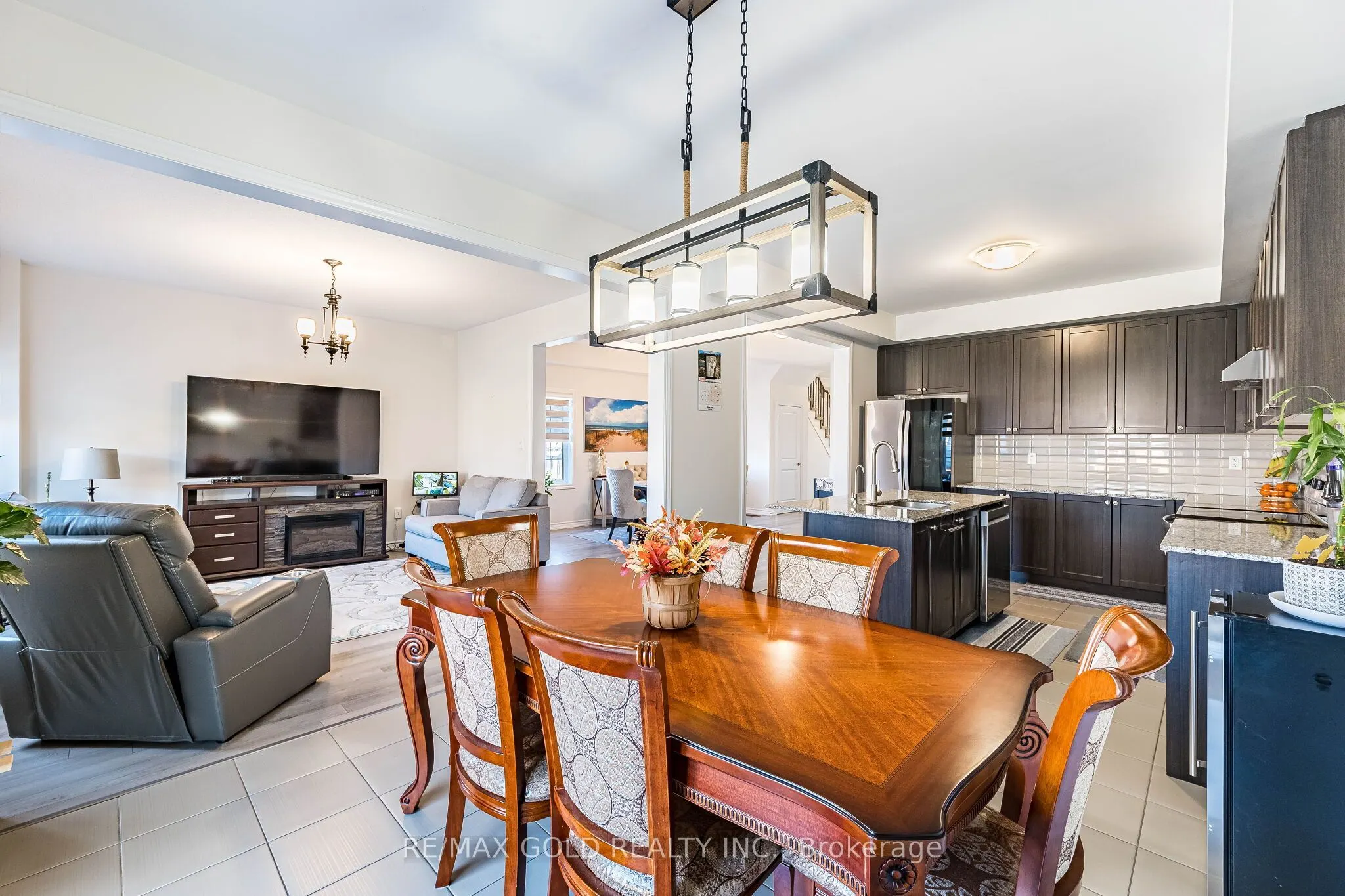 298 Ridley Crescent