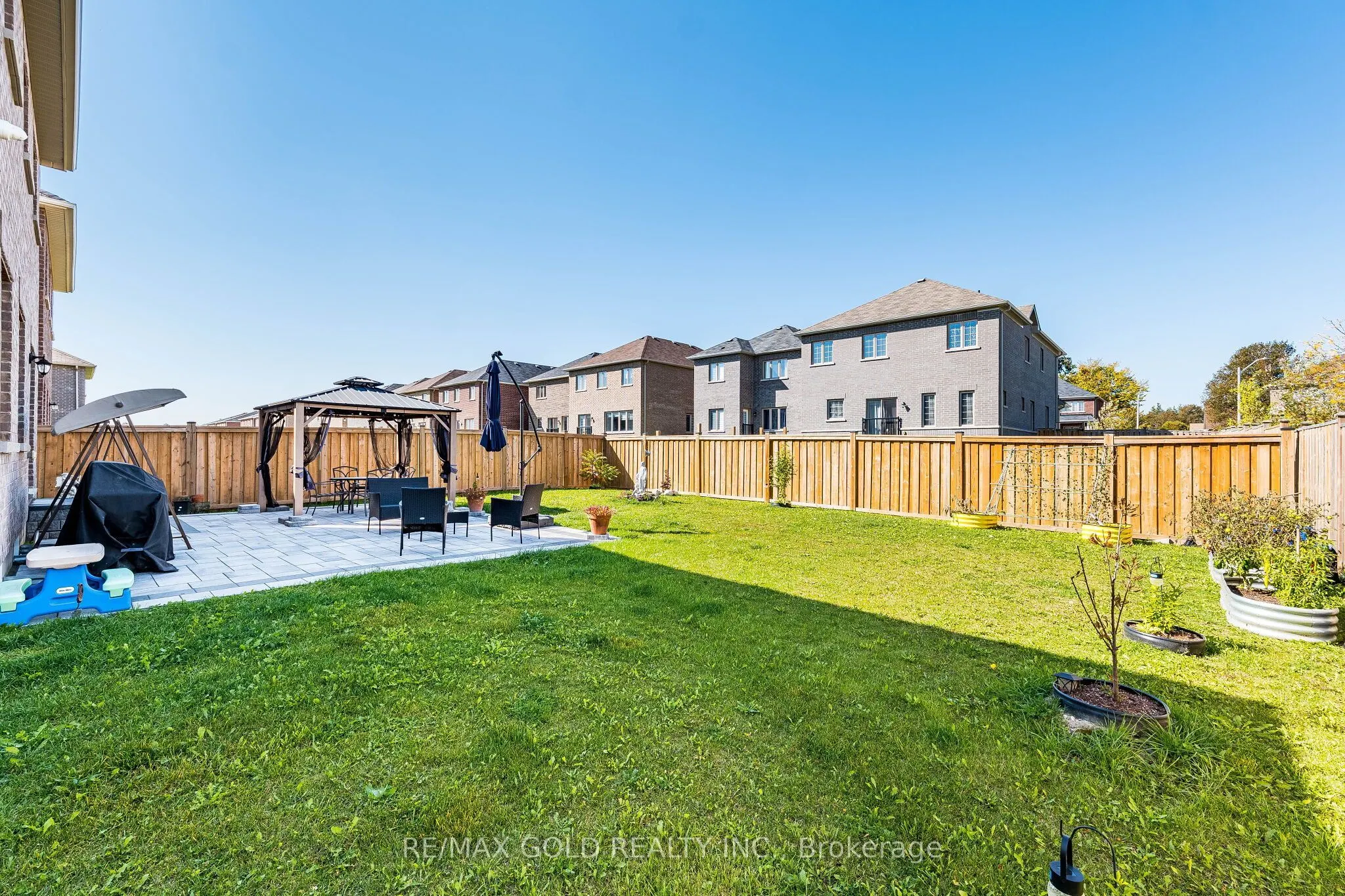 298 Ridley Crescent