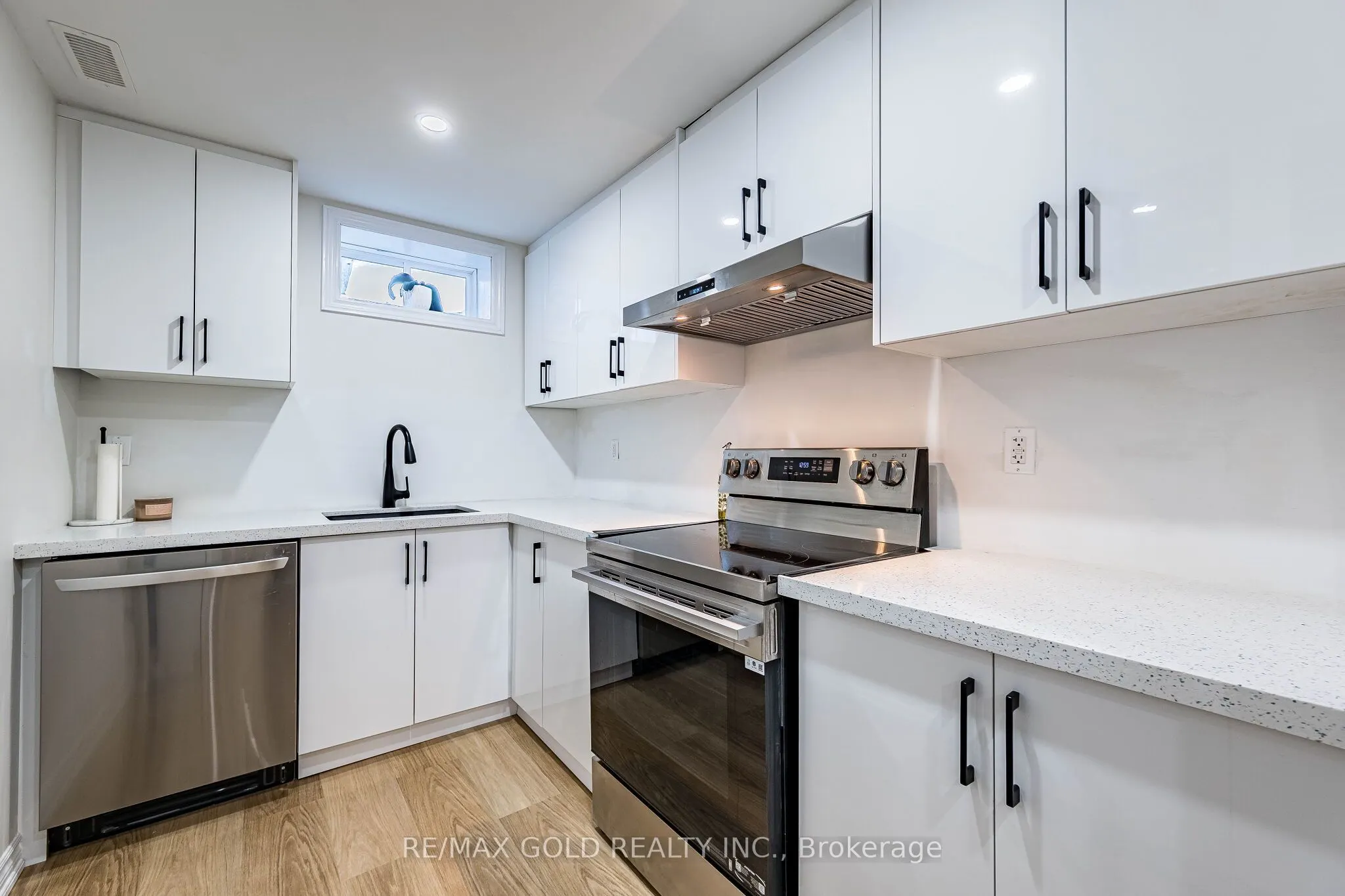 298 Ridley Crescent