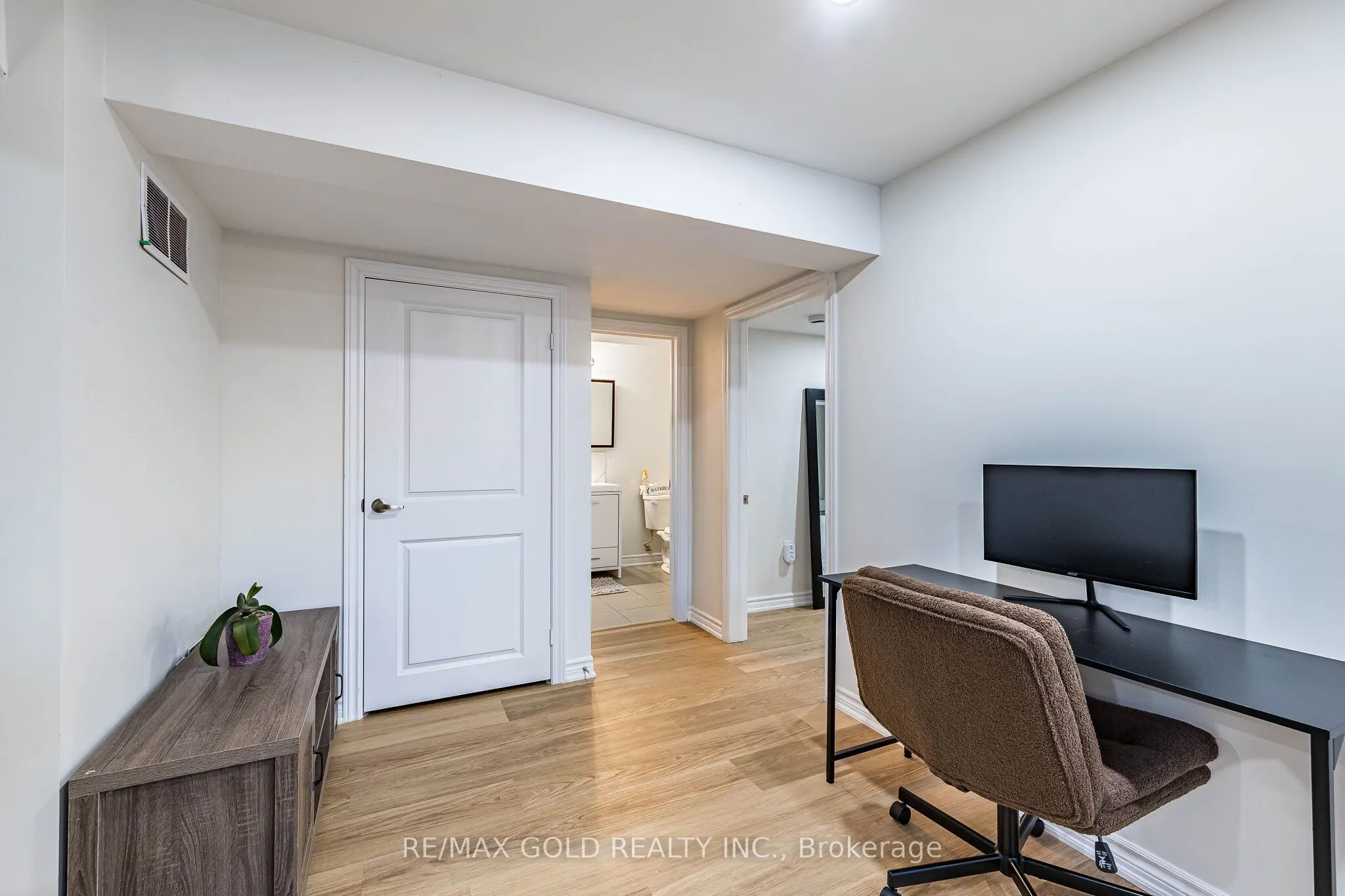 298 Ridley Crescent