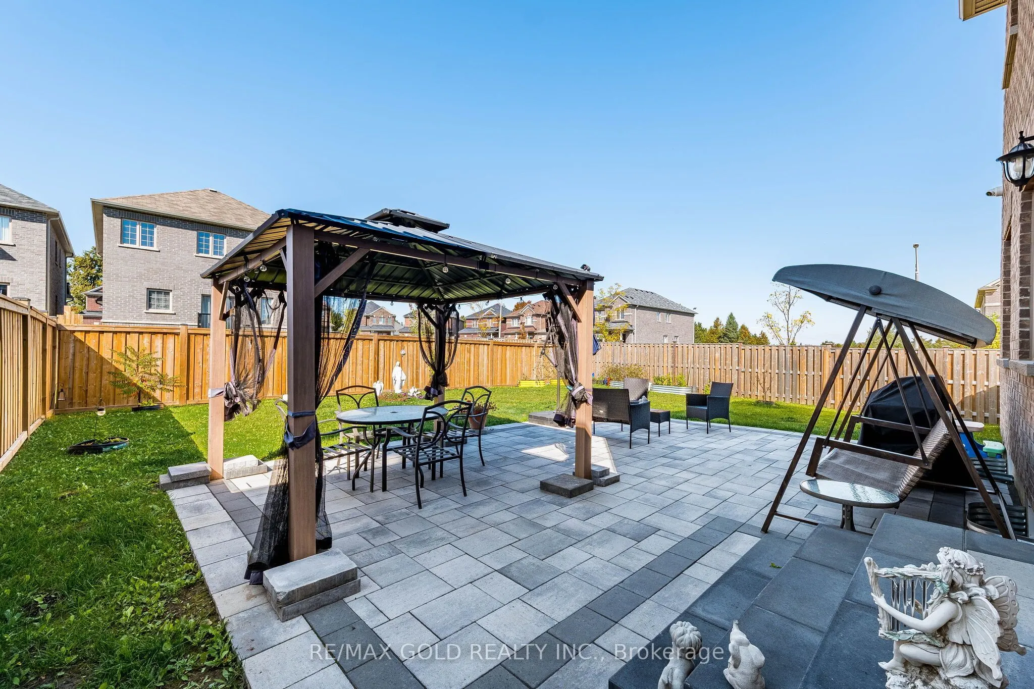 298 Ridley Crescent