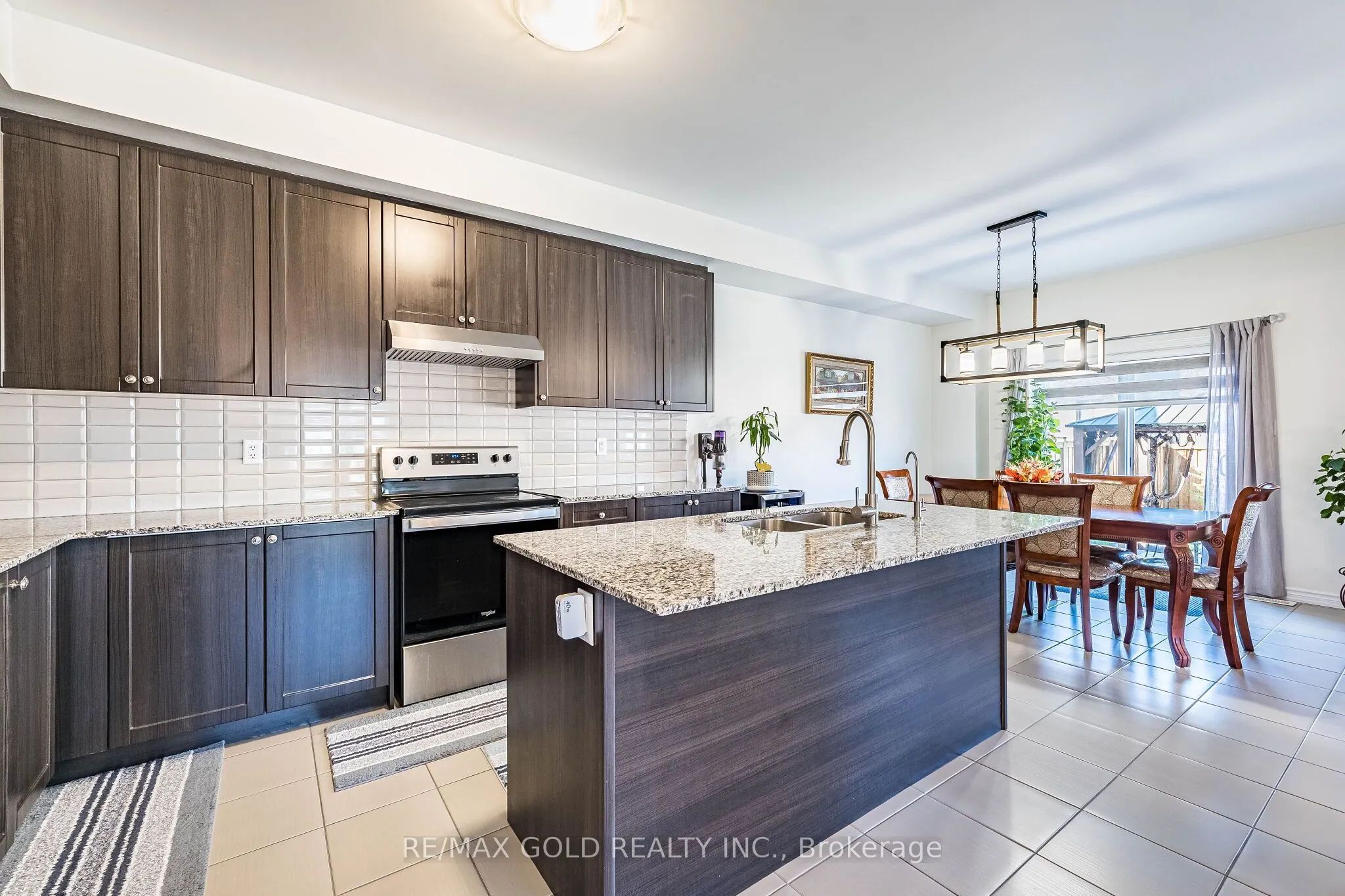 298 Ridley Crescent