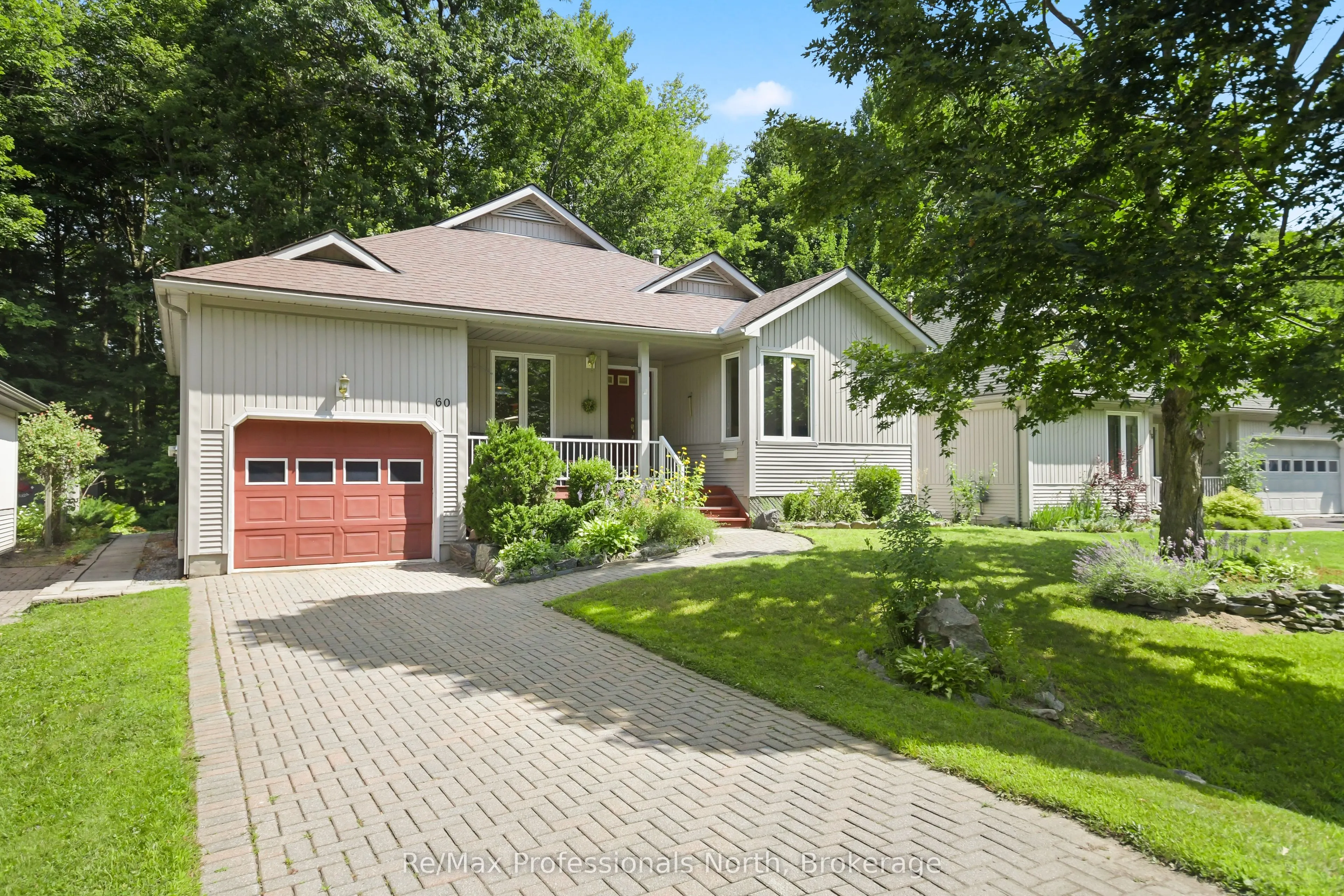60 Pineridge Gate