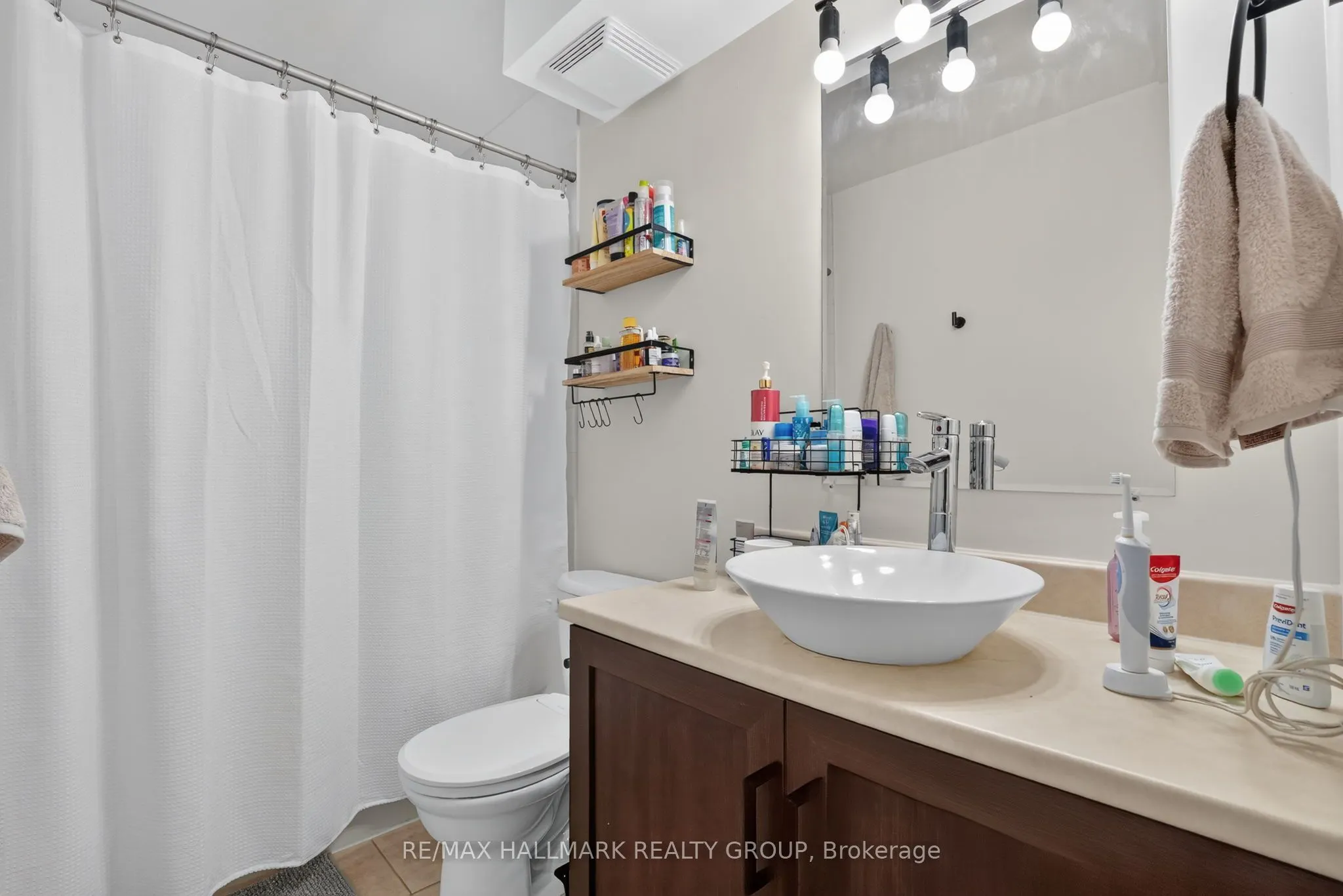 646 Cummings Avenue #304