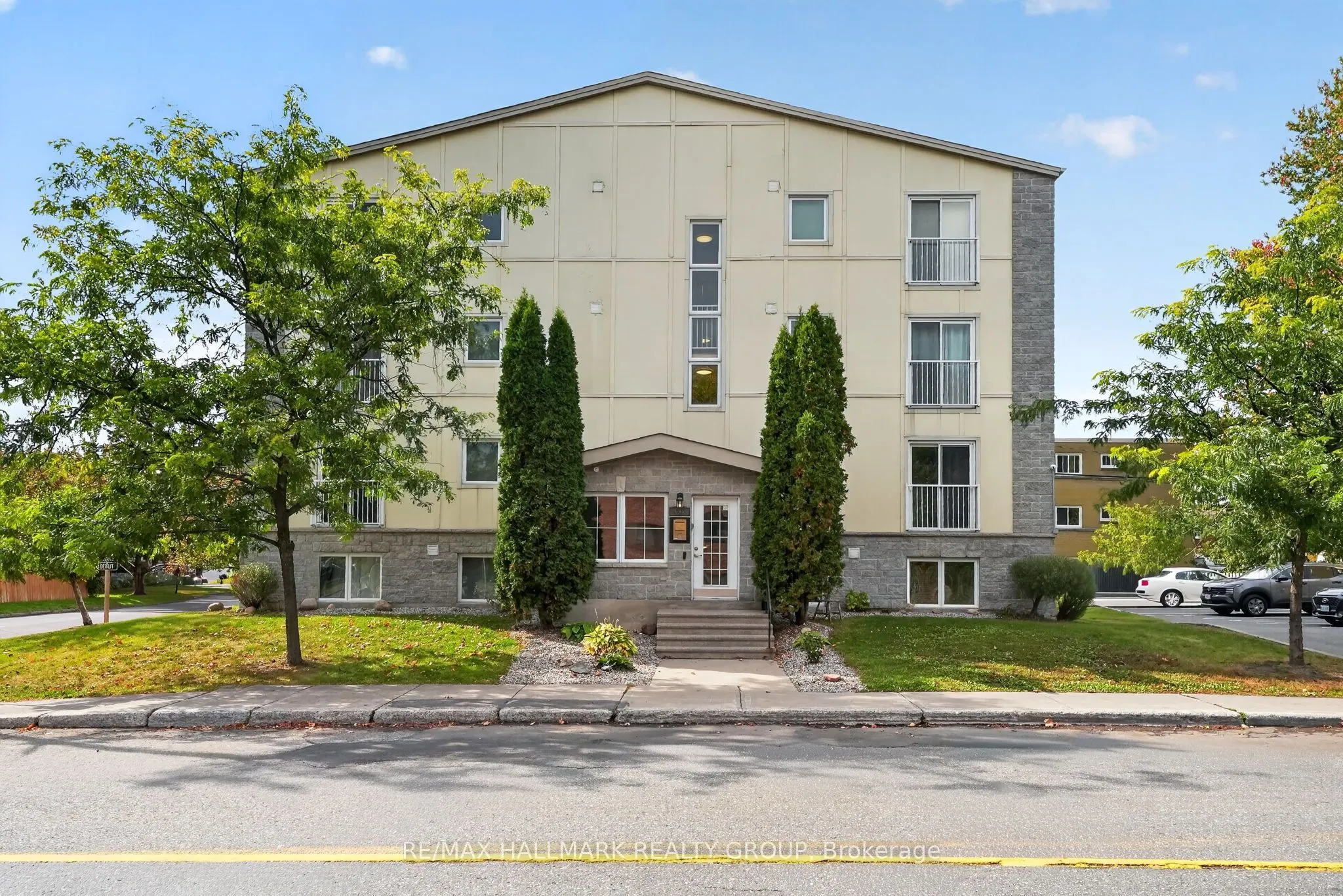 646 Cummings Avenue #304