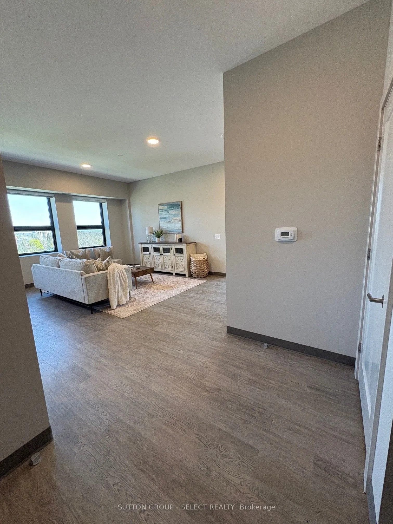 195 Dufferin Avenue #713