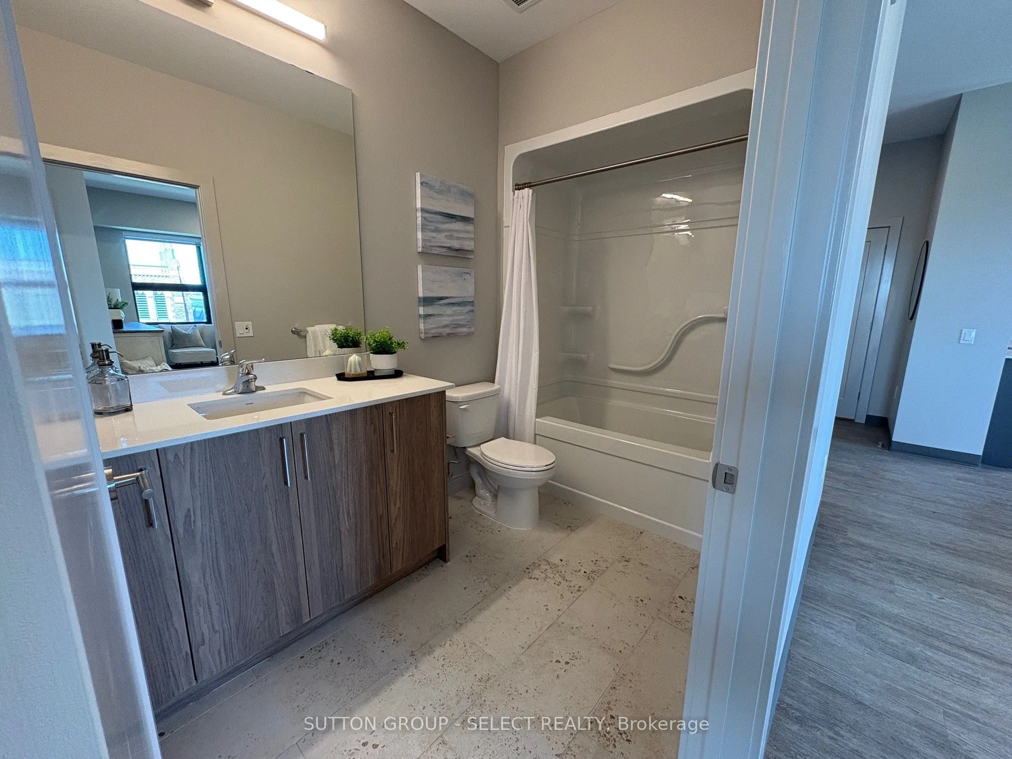195 Dufferin Avenue #713