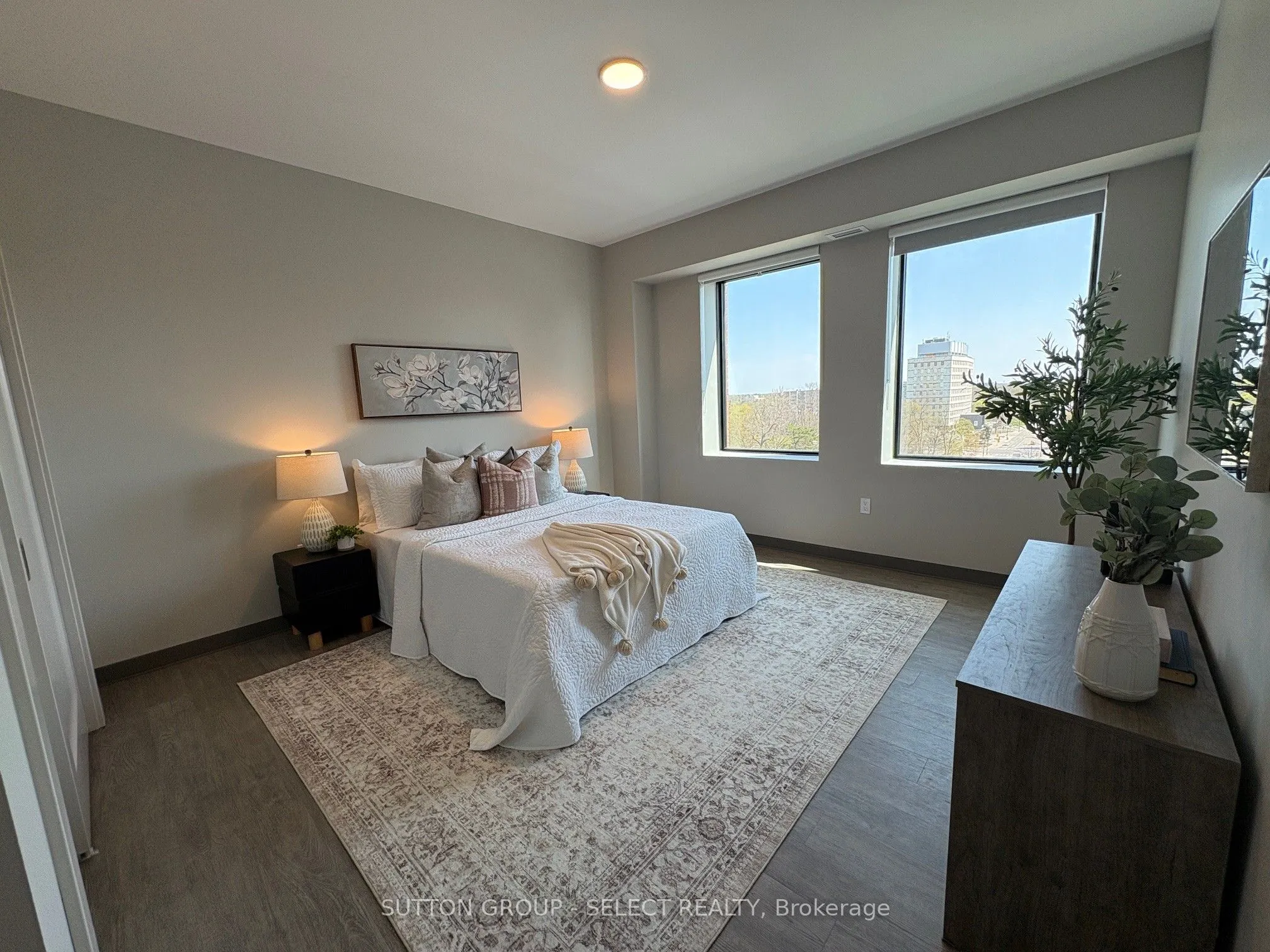 195 Dufferin Avenue #713